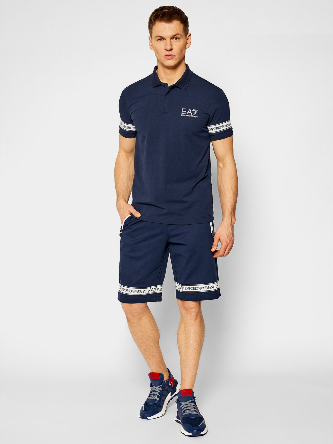Повседневные шорты EA7 модель 3KPS56-PJ05Z-1554 Фото