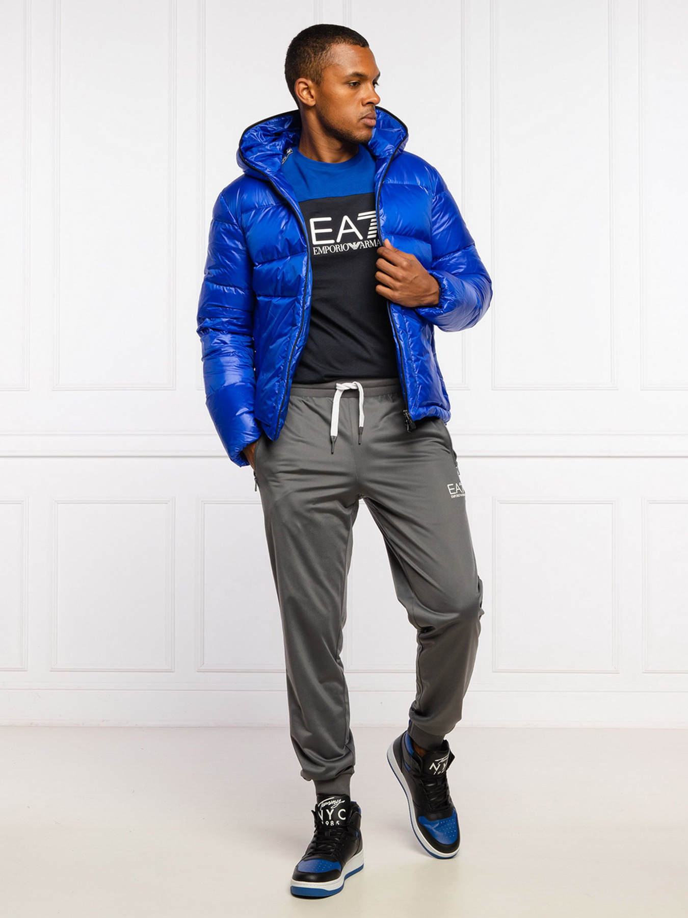 Пуховик EA7 модель 6KPB15-PN2MZ-1585 Пуховик EA7 модель 6KPB15-PN2MZ-1585 Фото