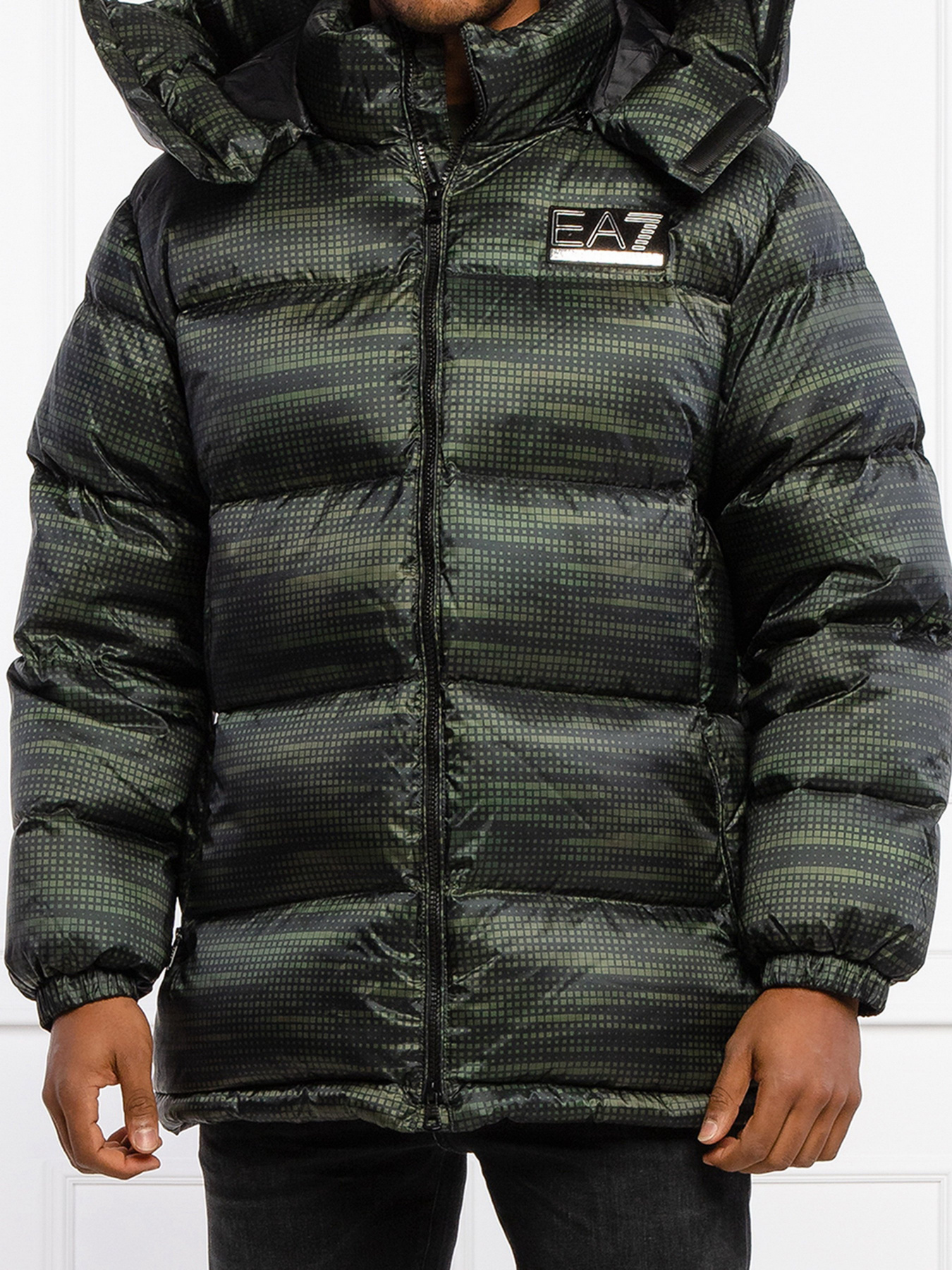 Пуховик EA7 модель 6KPB33-PN1MZ-2816 Пуховик EA7 модель 6KPB33-PN1MZ-2816 Фото