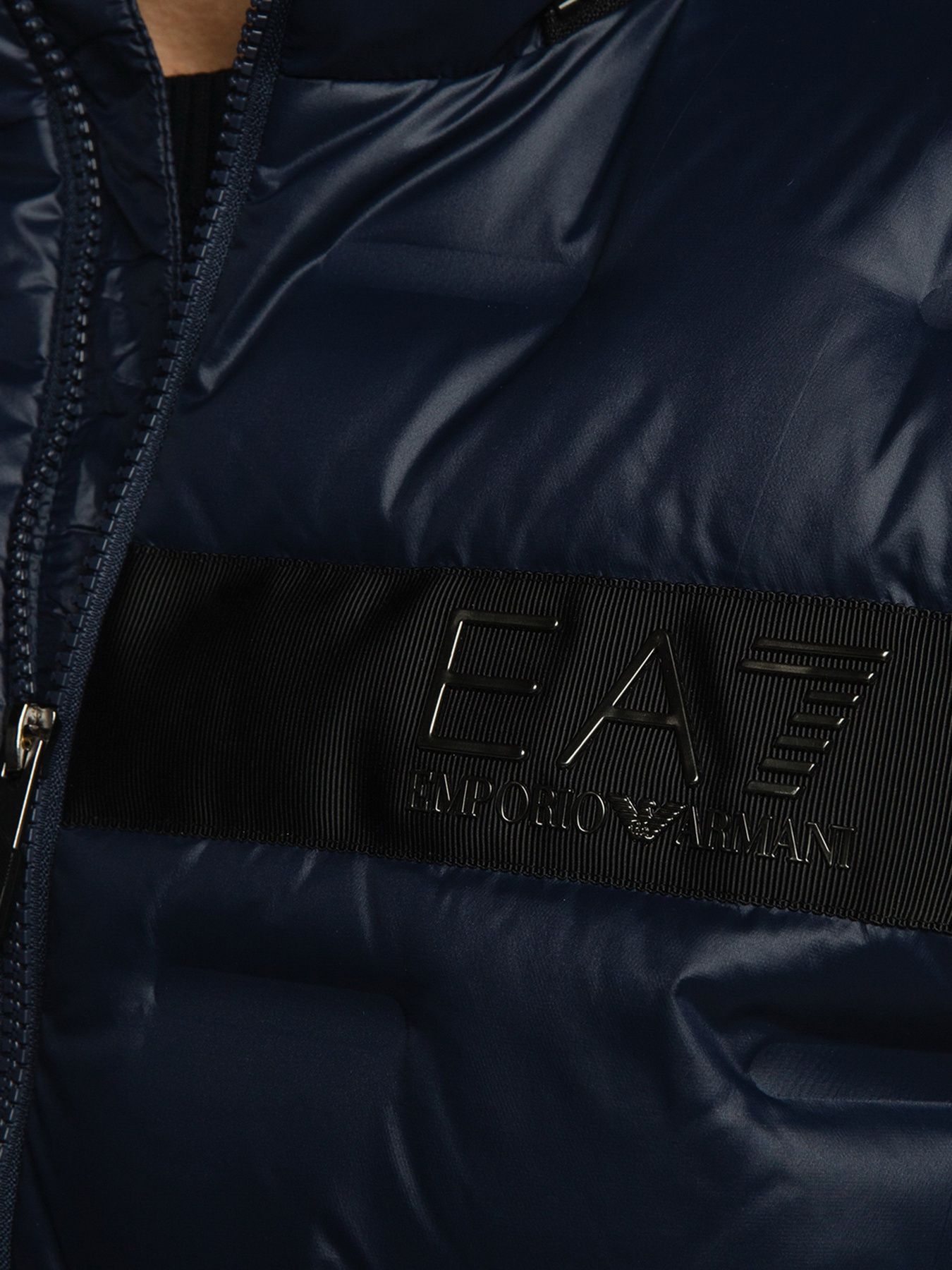 Пуховик EA7 модель 6KPB64-PN8MZ-1554 Пуховик EA7 модель 6KPB64-PN8MZ-1554 Фото