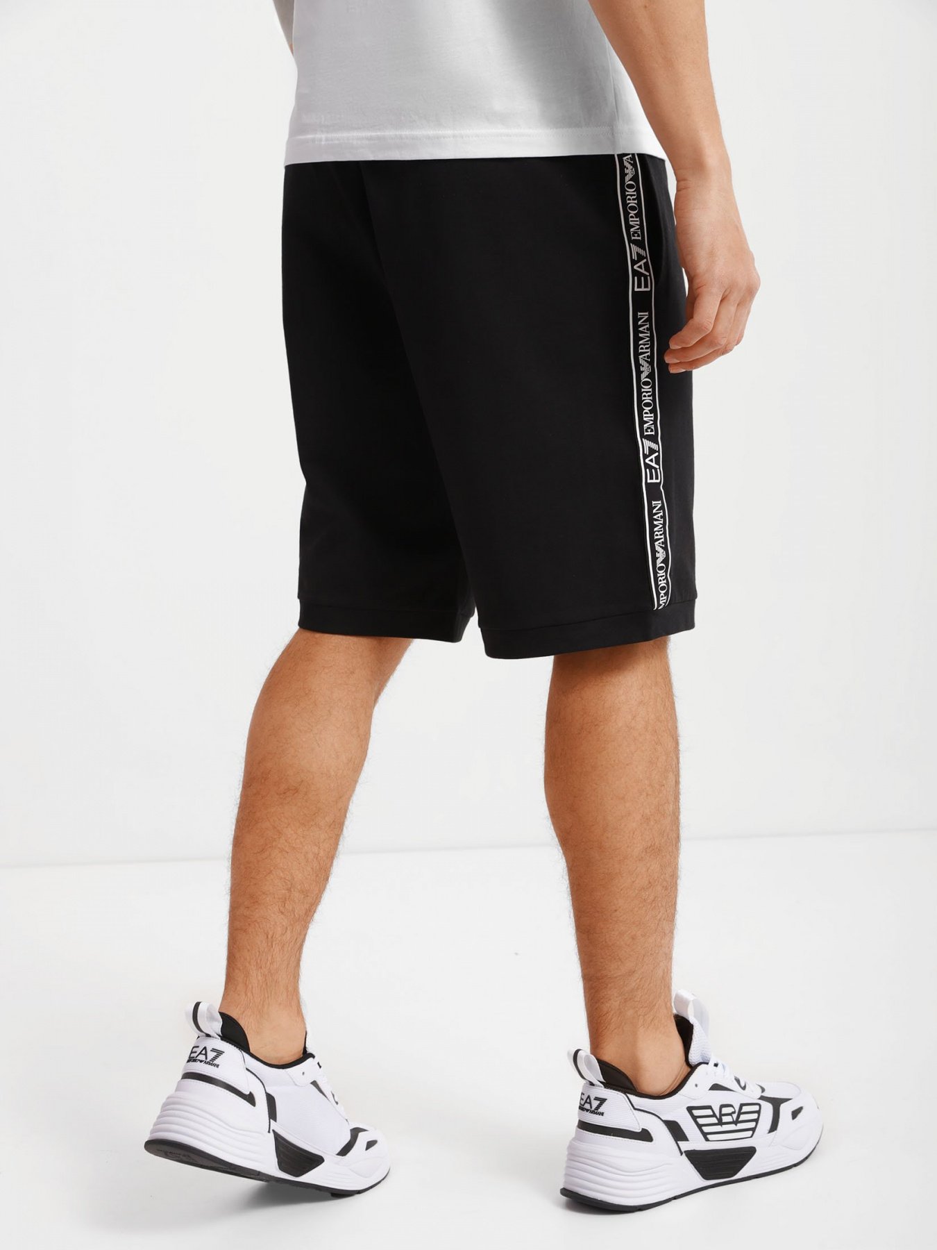 Повсякденні шорти EA7 модель 3LPS61-PJ05Z-0200 Фото