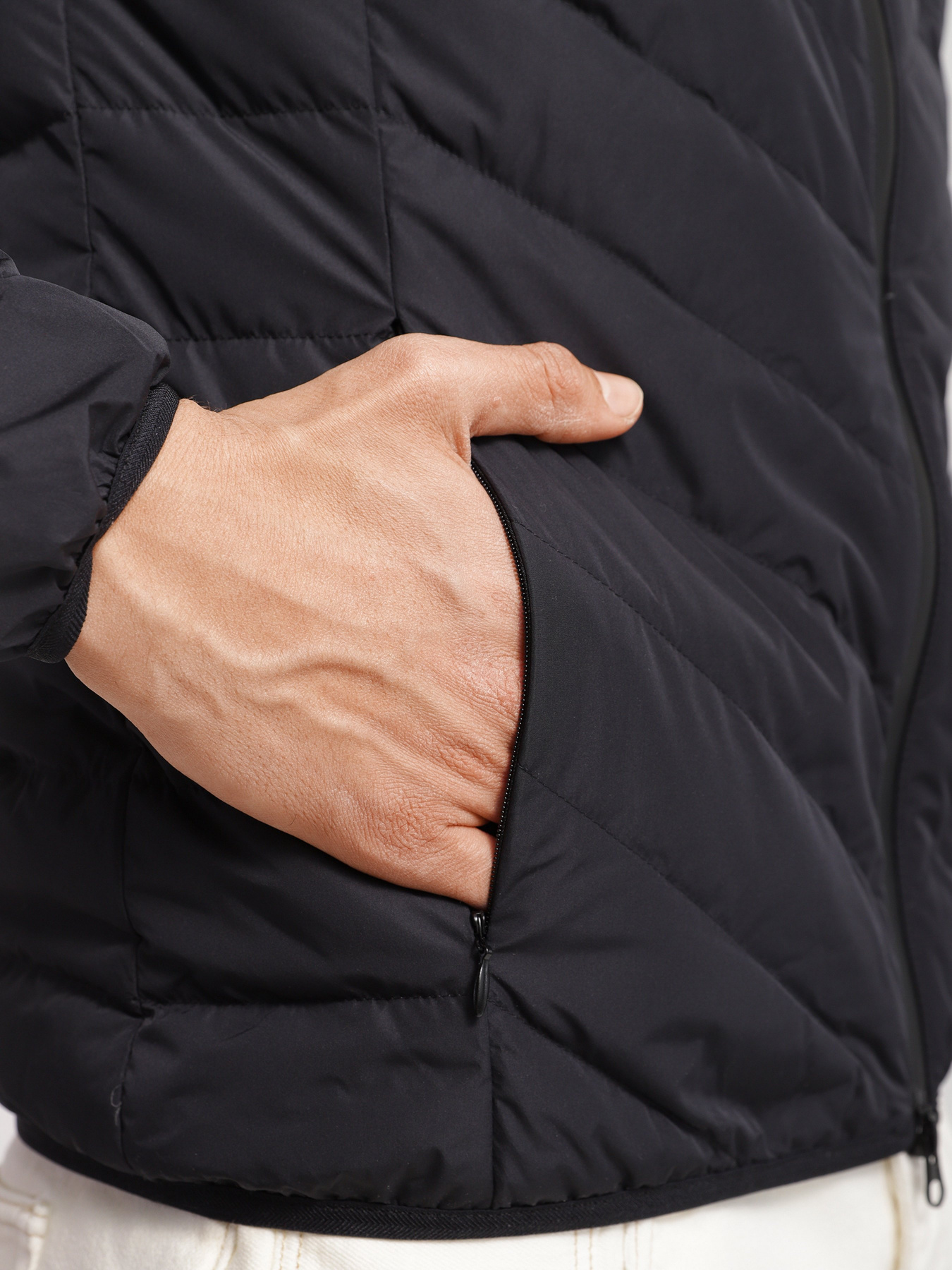 Пуховик EA7 модель 8NPB07-PNE1Z-1200 Фото