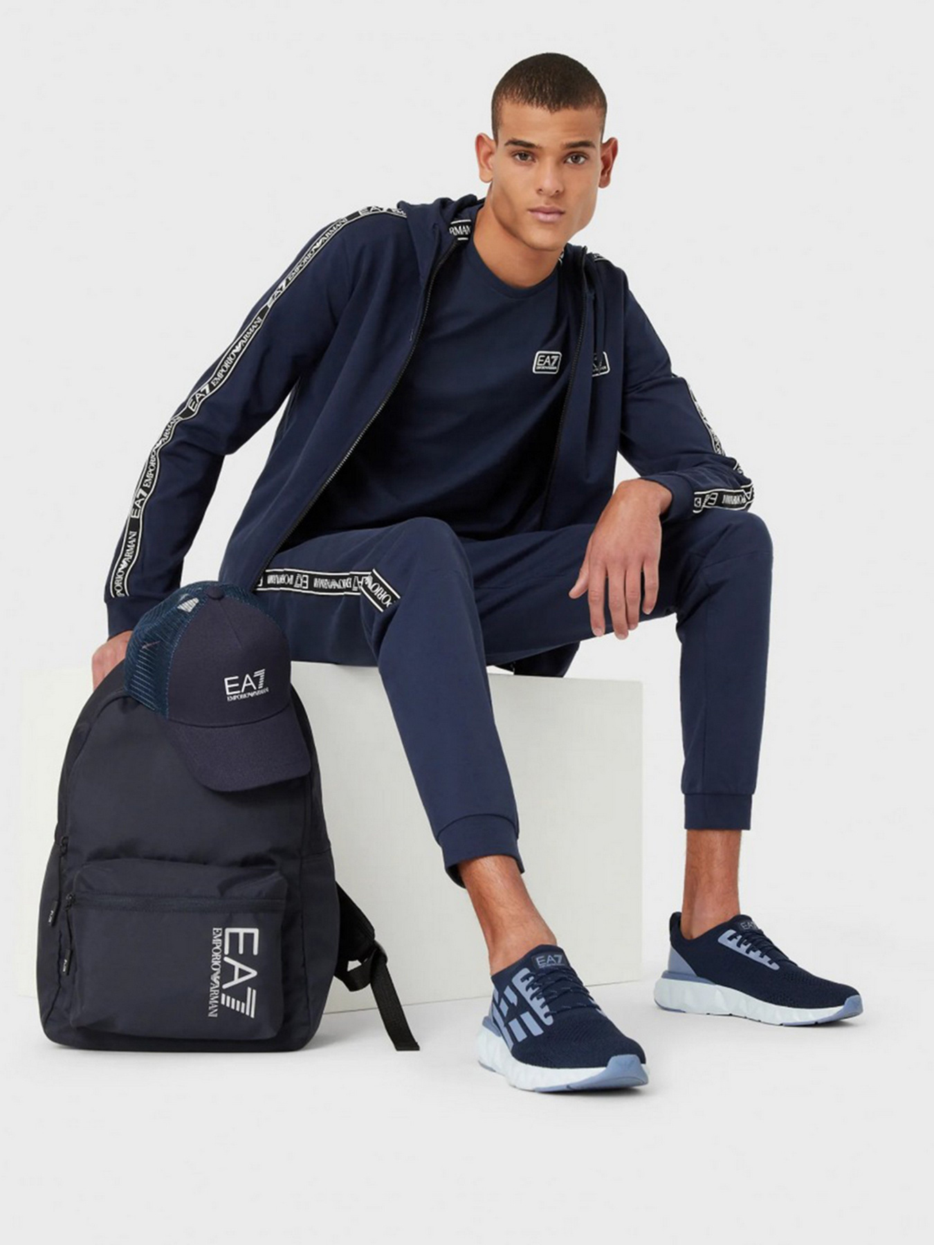 Спортивная кофта EA7 модель 3LPM40-PJ05Z-0554 Фото