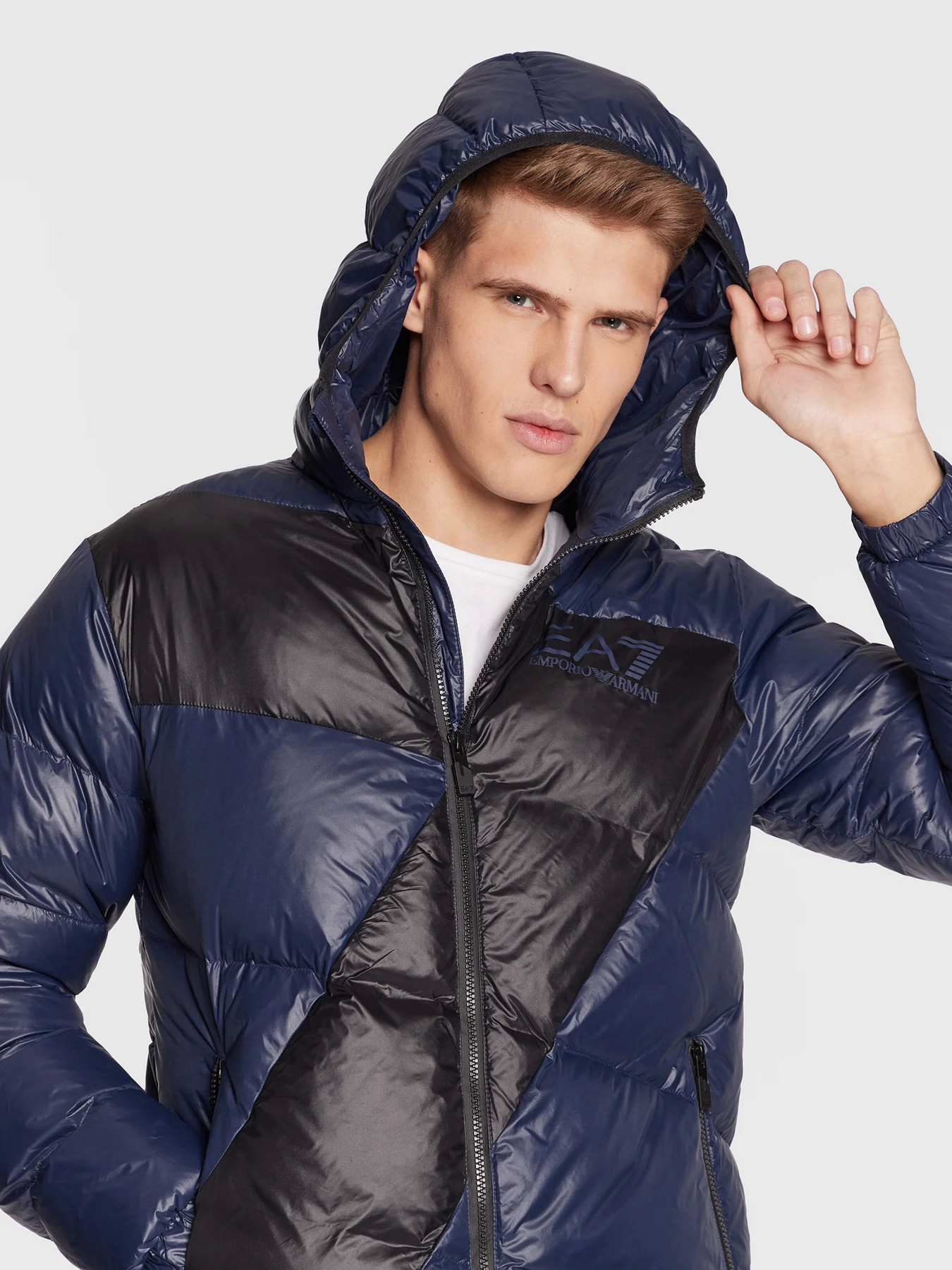 Пуховик EA7 модель 6LPB53-PNR4Z-1554 Пуховик EA7 модель 6LPB53-PNR4Z-1554 Фото