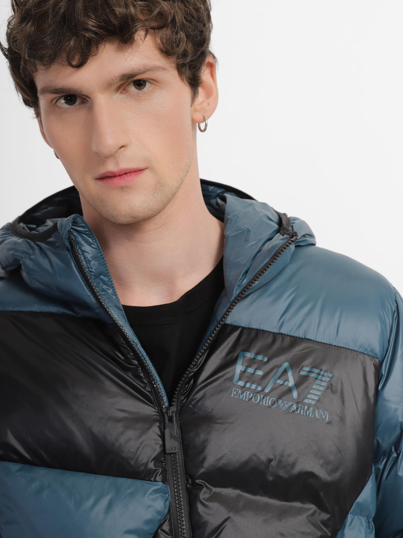 Пуховик EA7 модель 6LPB53-PNR4Z-1857 Пуховик EA7 модель 6LPB53-PNR4Z-1857 Фото