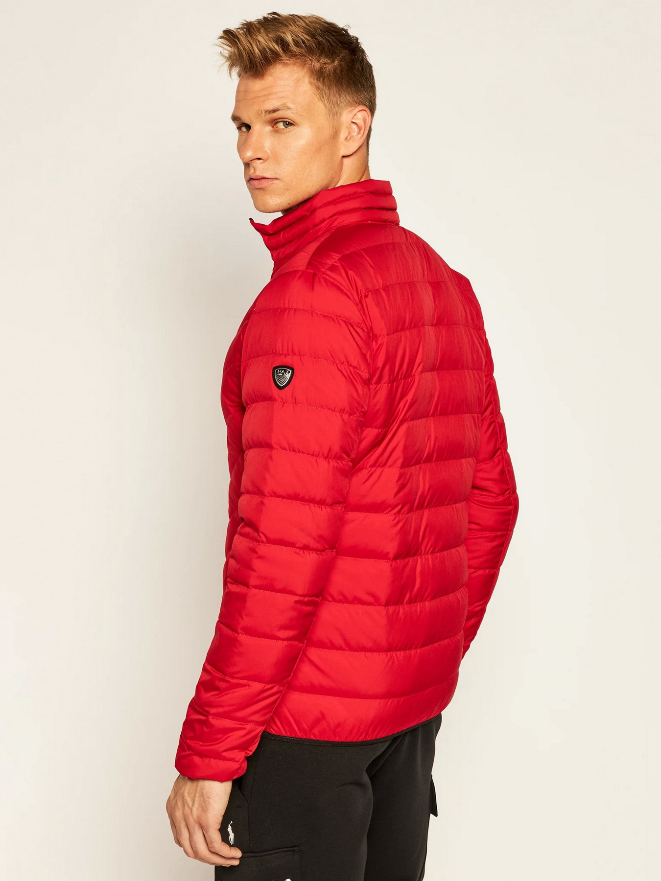 Пуховик EA7 модель 8NPB06-PNE1Z-1450 Пуховик EA7 модель 8NPB06-PNE1Z-1450 Фото