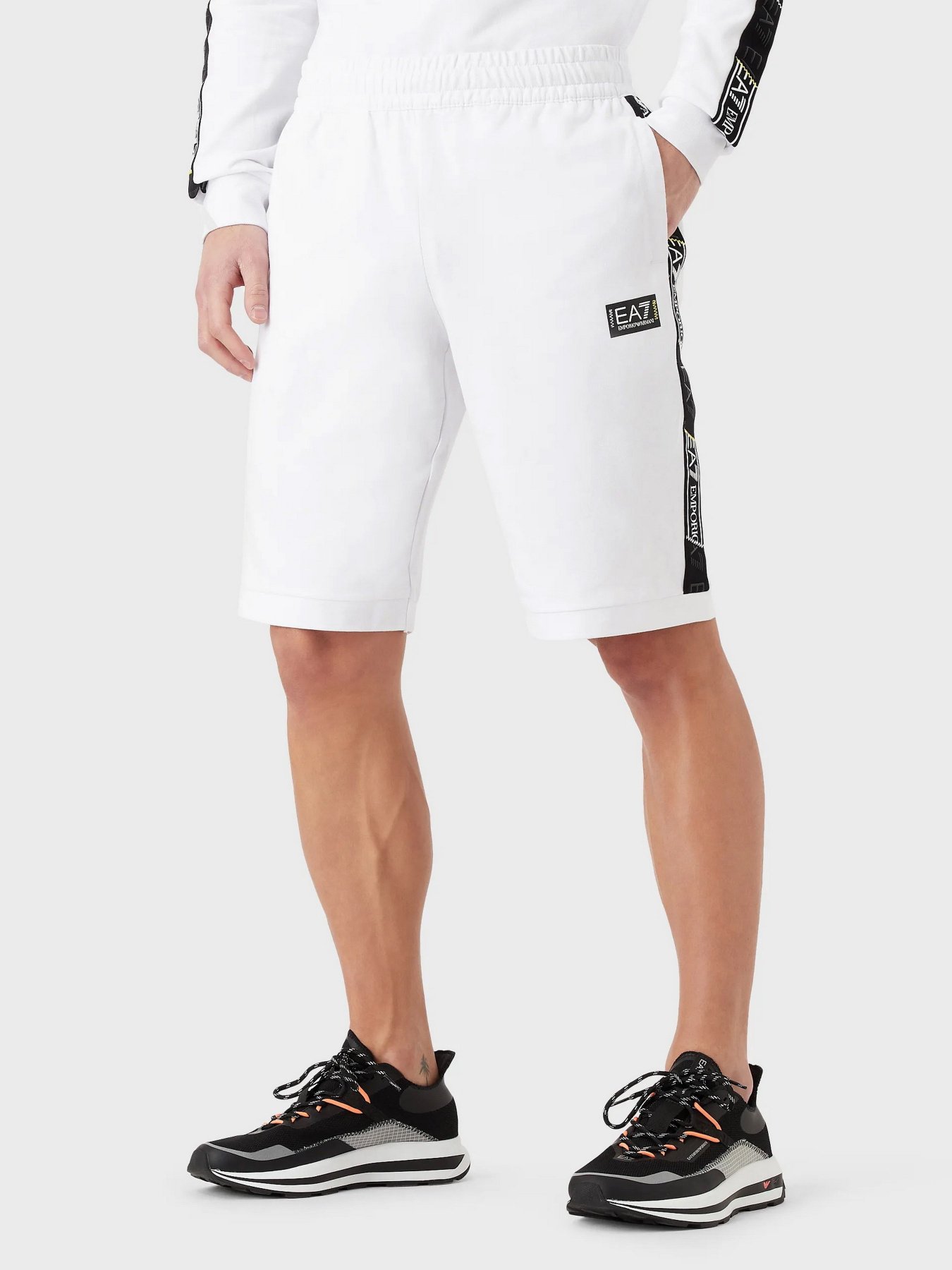 Шорти EA7 Logo Series модель 3RPS56-PJ05Z-1100 Фото