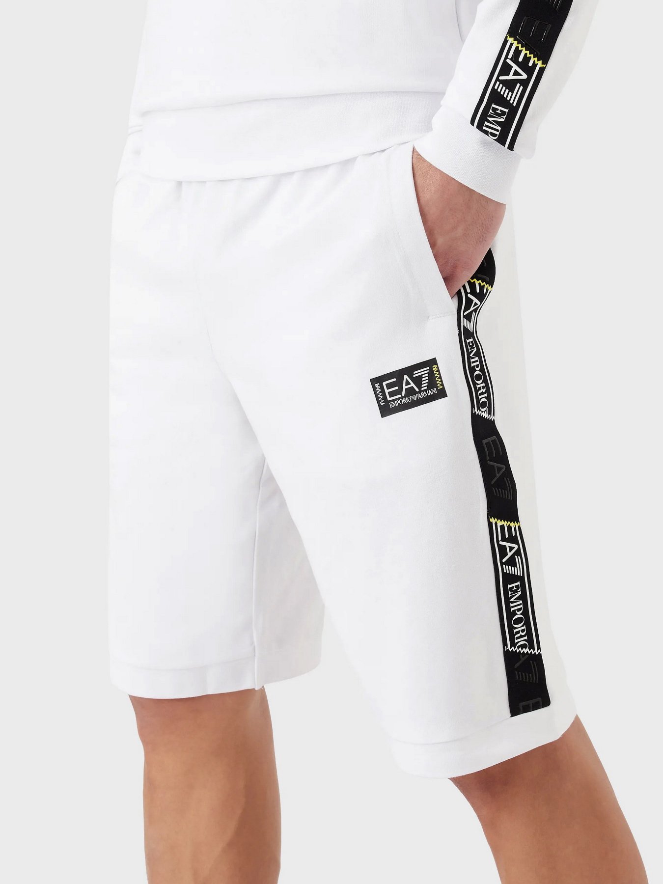 Повсякденні шорти EA7 Logo Series модель 3RPS56-PJ05Z-1100 Фото