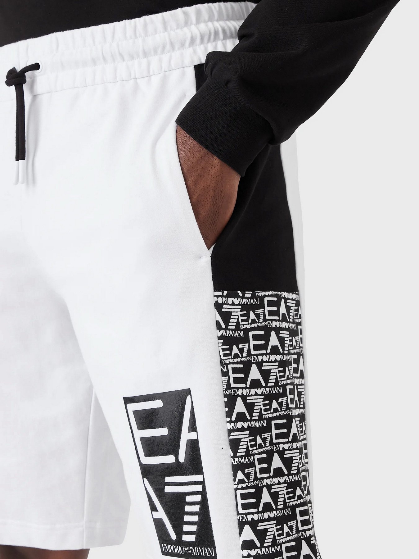 Шорти EA7 Graphic Series модель 3RPS62-PJ05Z-1100 Фото
