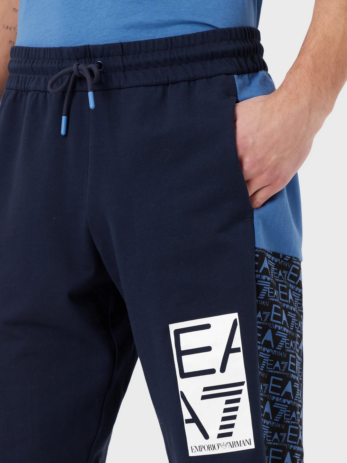 Повседневные шорты EA7 Graphic Series модель 3RPS62-PJ05Z-1554 Фото