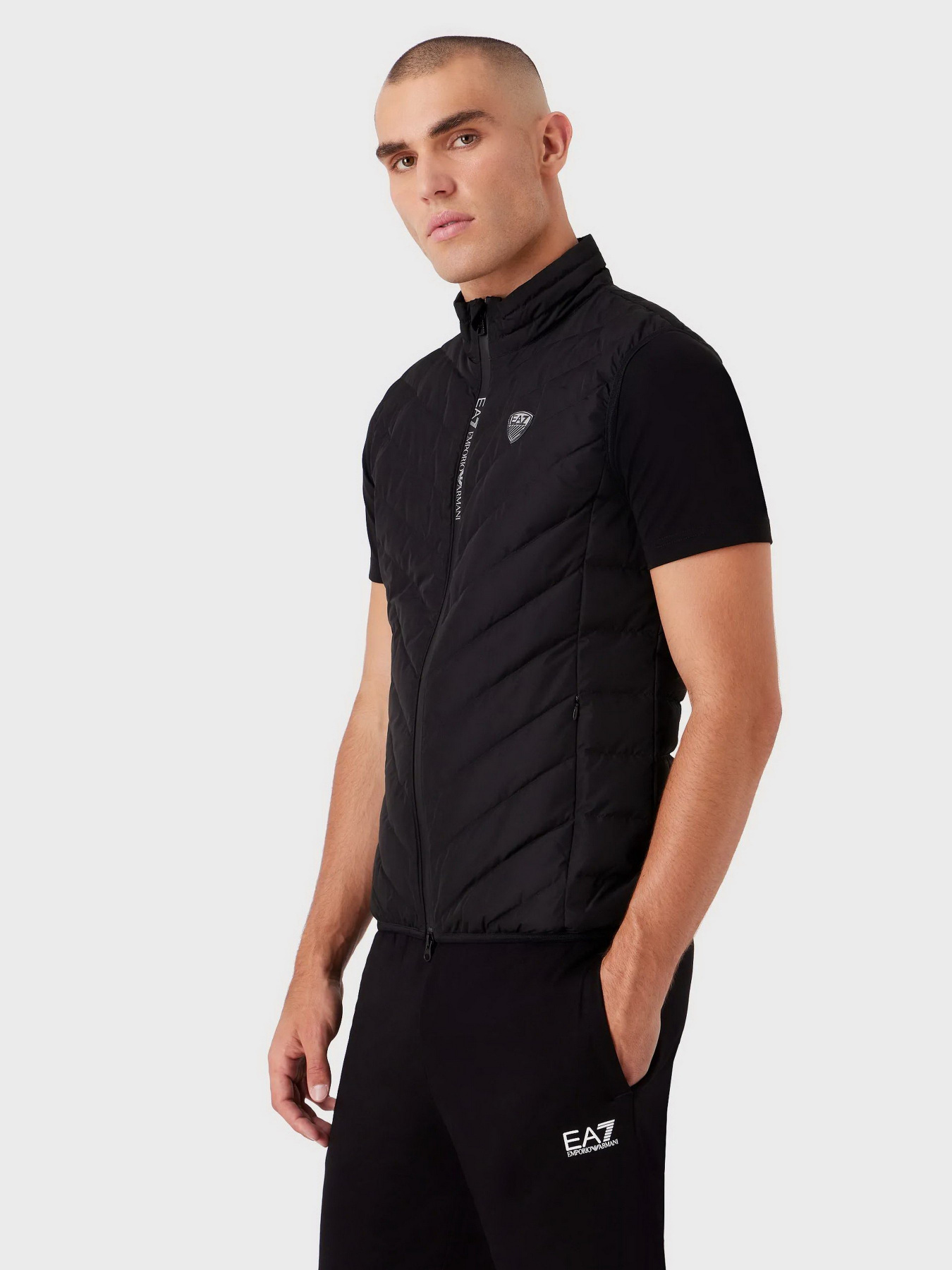 Утепленный жилет EA7 Premium Shield модель 8NPQ02-PNE1Z-1200 Фото