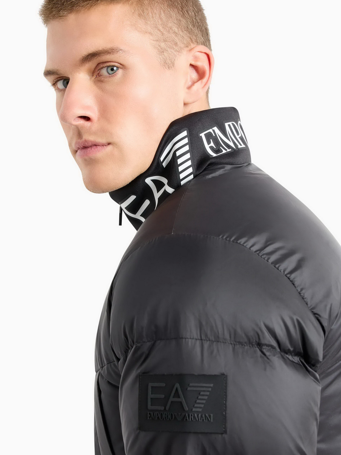 Пуховик EA7 модель 6RPB33-PNEOZ-1200 Пуховик EA7 модель 6RPB33-PNEOZ-1200 Фото