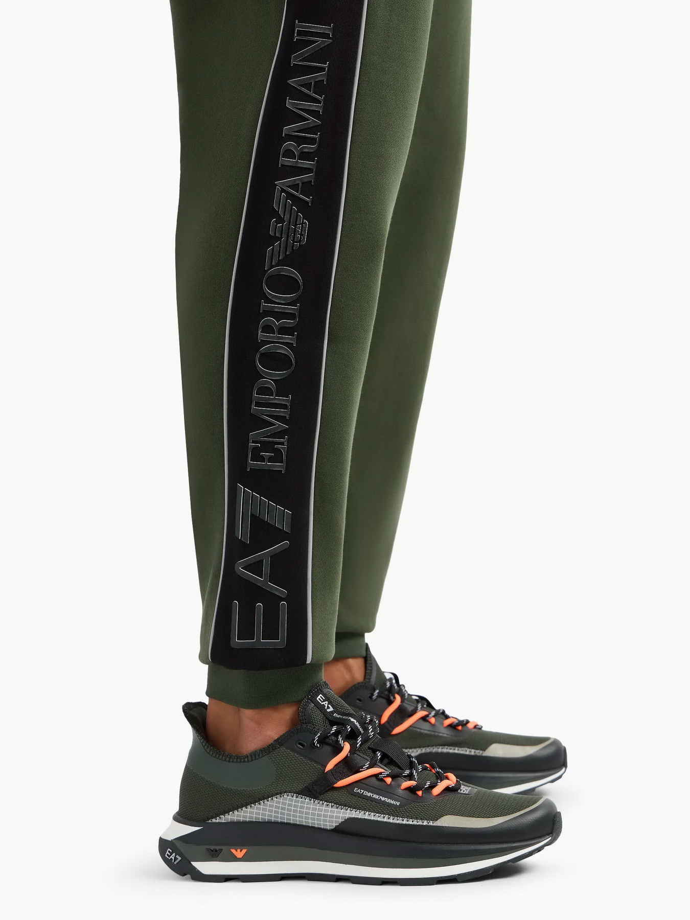 Штаны спортивные EA7 Athletic Colour Block модель 6RPP64-PJ07Z-1845 Фото