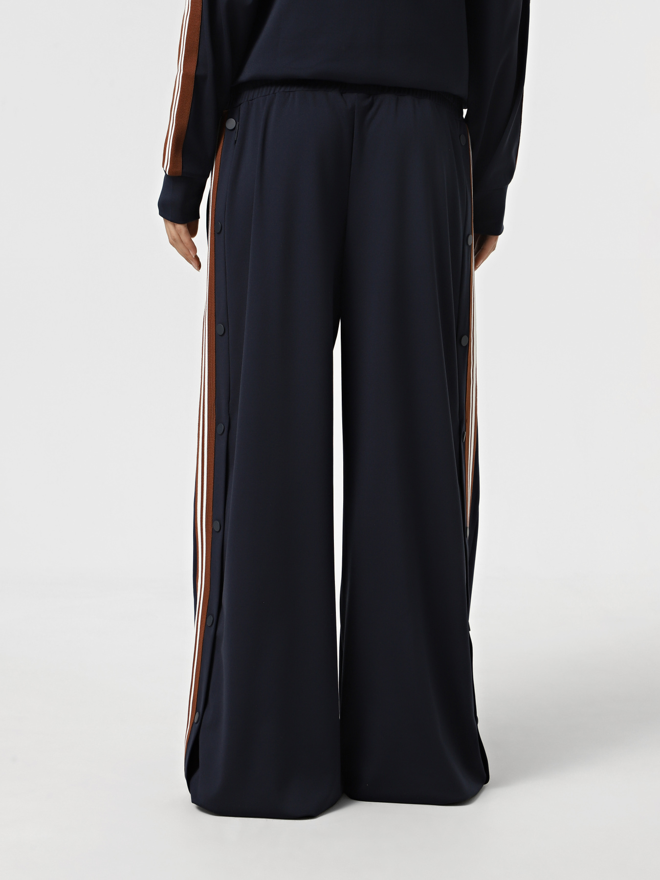 Штани спортивні EA7 Club House модель 7W000152-AF12114-UB102 Фото