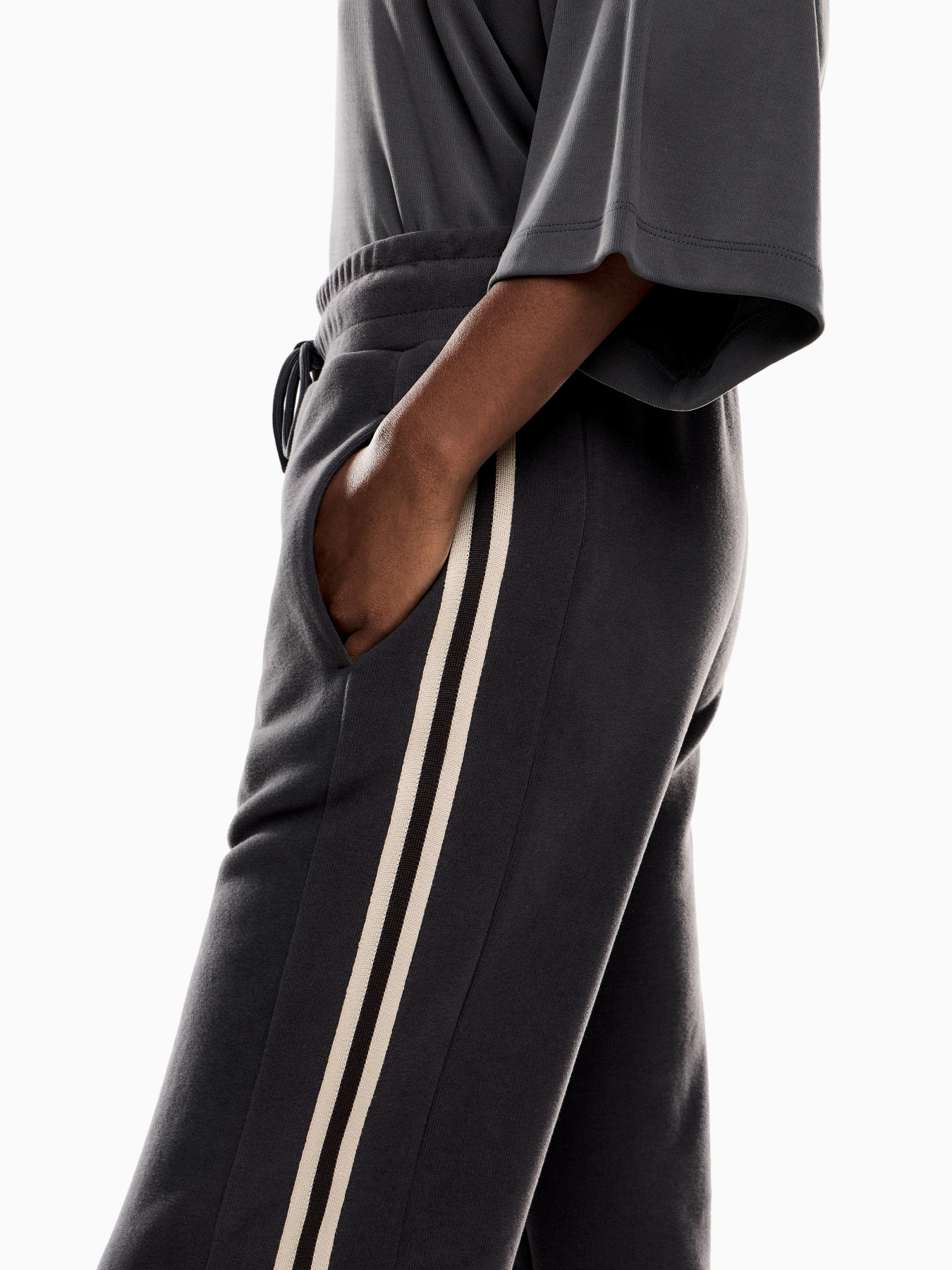 Спортивні штани EA7 модель 7W000568-AF15528-U8117 Спортивні штани EA7 модель 7W000568-AF15528-U8117 Фото