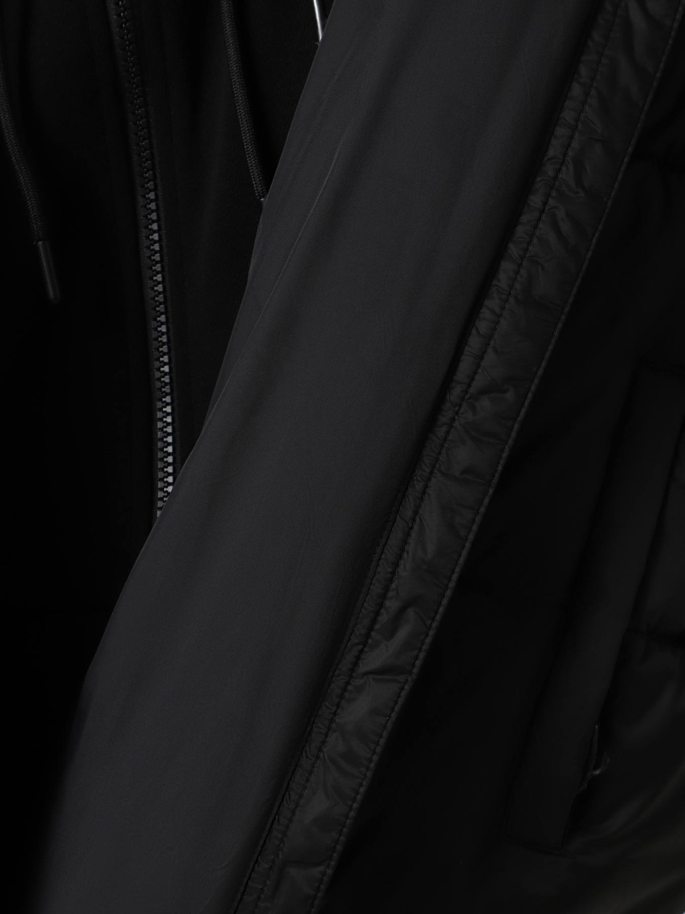 Зимова куртка EA7 модель 7W000681-AF16413-UC001 Зимова куртка EA7 модель 7W000681-AF16413-UC001 Фото