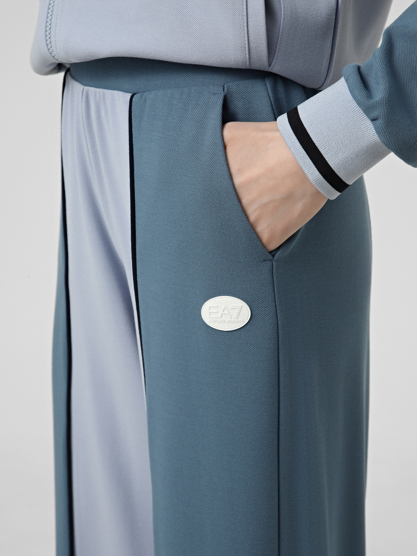 Штани EA7 модель 7W000914-AF13289-U9309 Фото