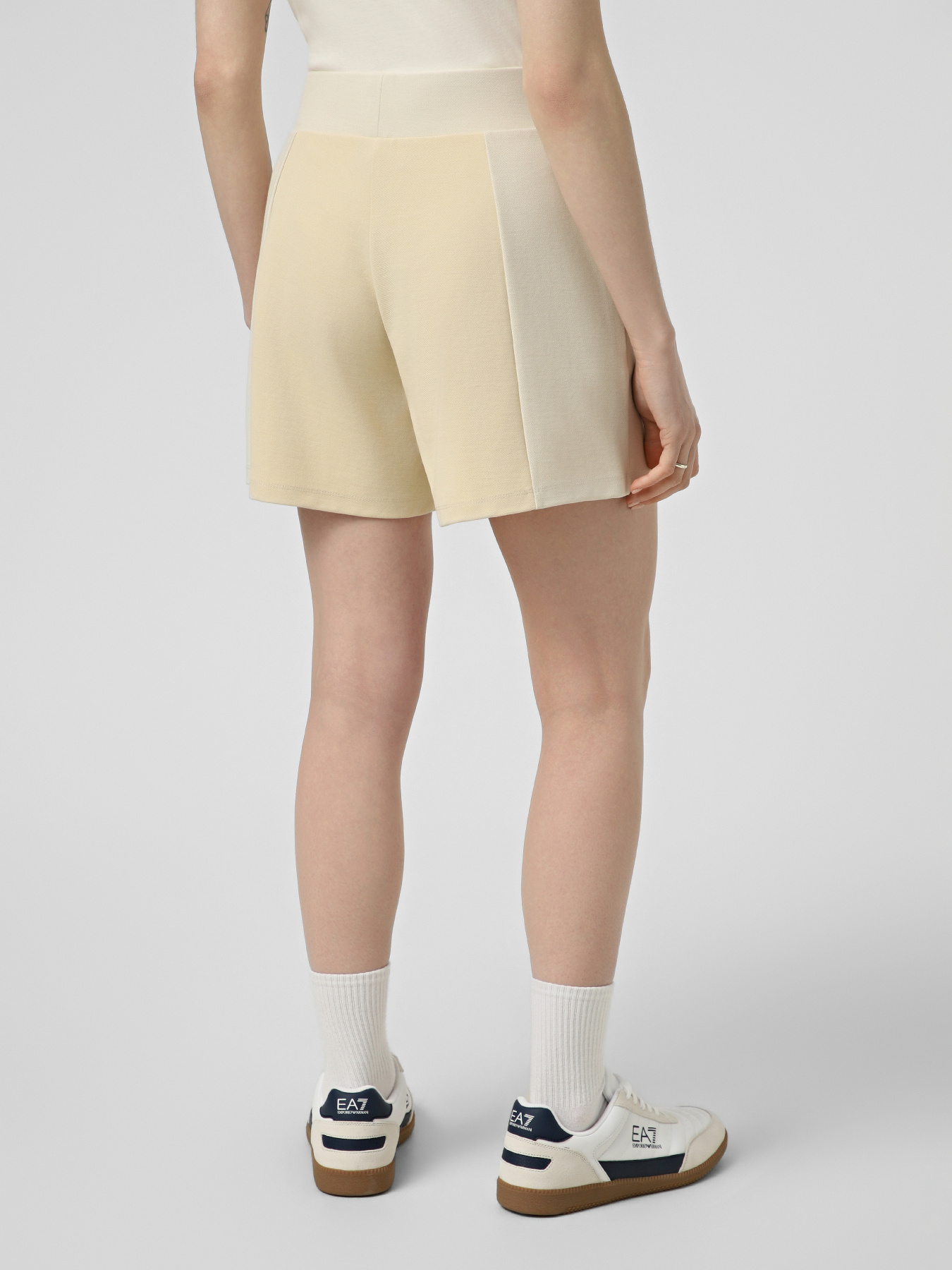Шорти EA7 модель 7W000915-AF13289-U1088 Фото