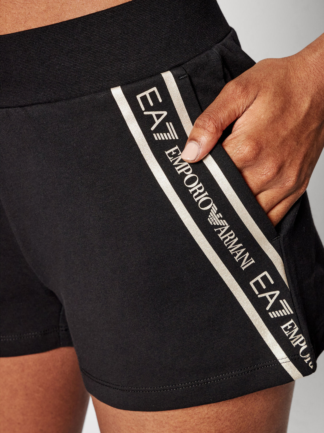 Повсякденні шорти EA7 модель 3KTS59-TJ5FZ-0200 Повсякденні шорти EA7 модель 3KTS59-TJ5FZ-0200 Фото