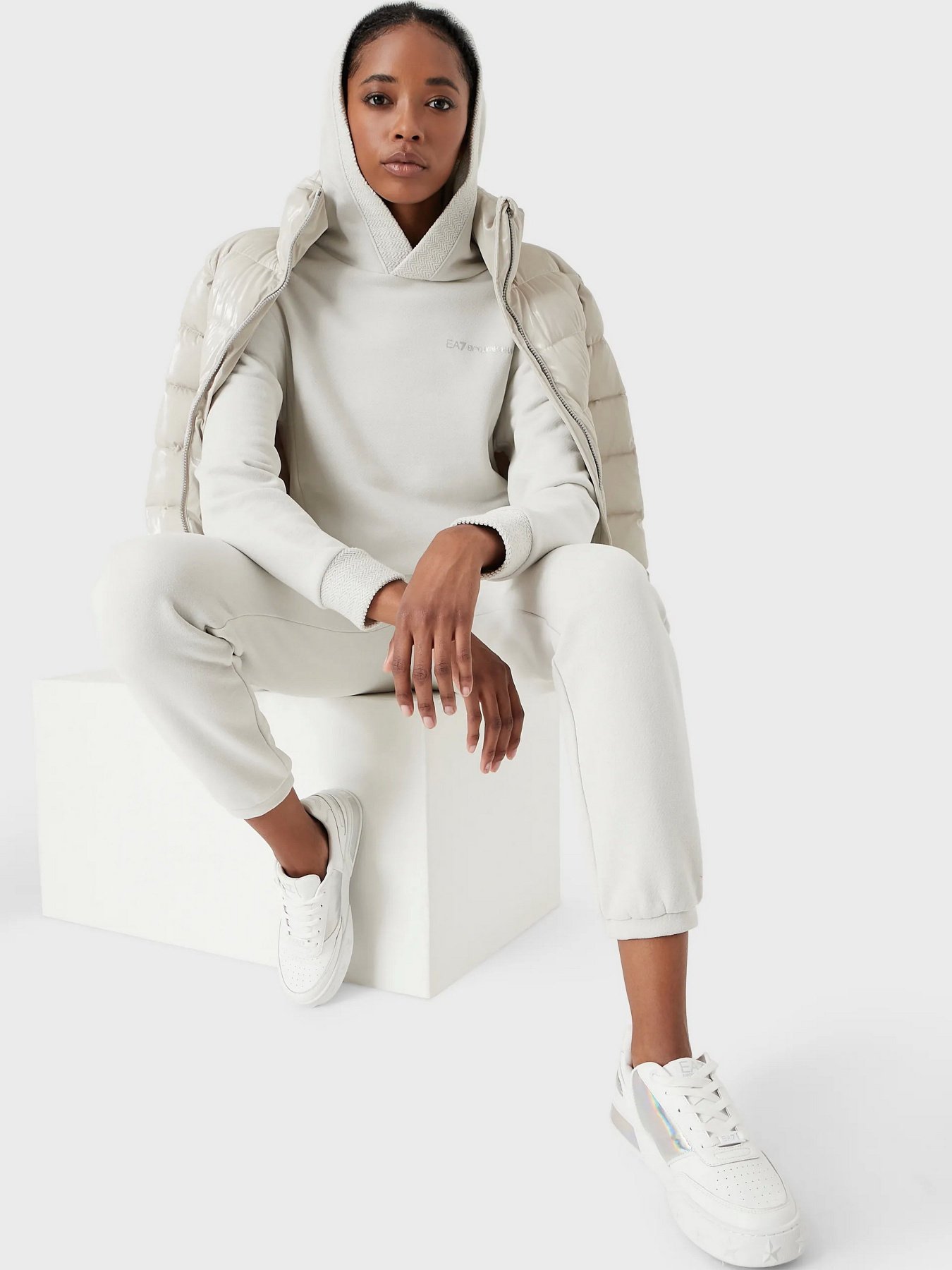 Худи EA7 Train Comzy модель 6LTM13-TJGDZ-1931 Фото