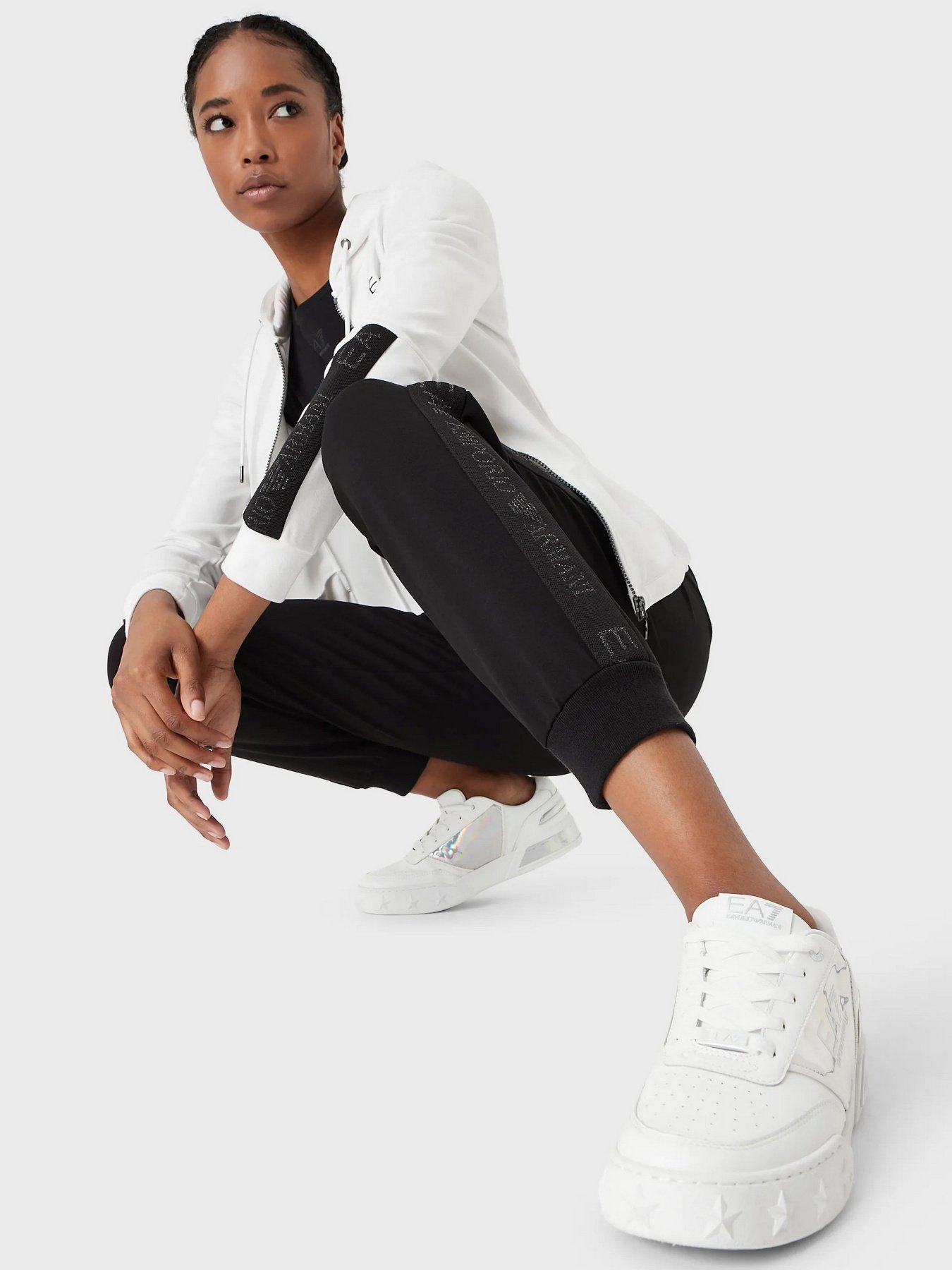 Штаны спортивные EA7 модель 6LTP68-TJJMZ-1200 Штаны спортивные EA7 модель 6LTP68-TJJMZ-1200 Фото