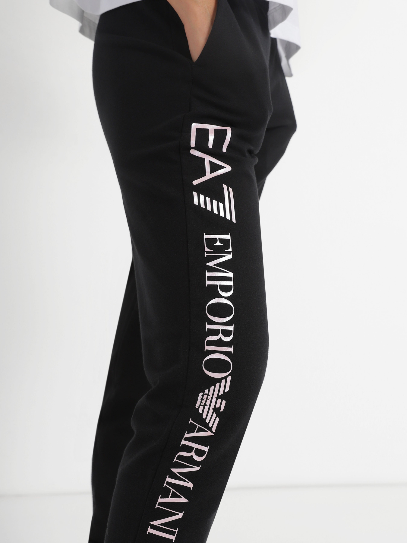 Штаны спортивные EA7 Fundamental Sporty модель 8NTP85-TJCQZ-0218 Штаны спортивные EA7 Fundamental Sporty модель 8NTP85-TJCQZ-0218 Фото