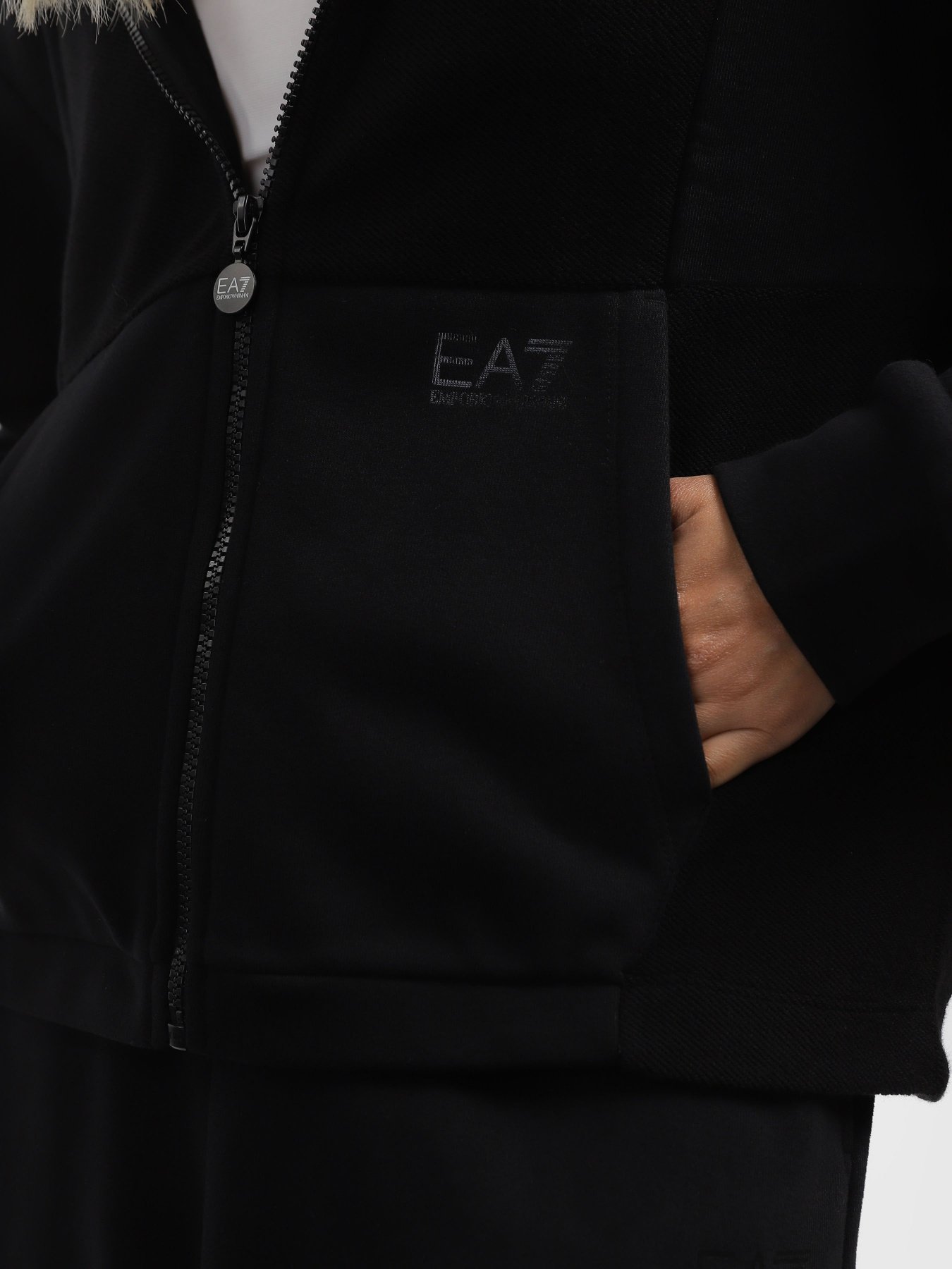 Кофта EA7 Comzy модель 6RTM12-TJQTZ-1200 Кофта EA7 Comzy модель 6RTM12-TJQTZ-1200 Фото