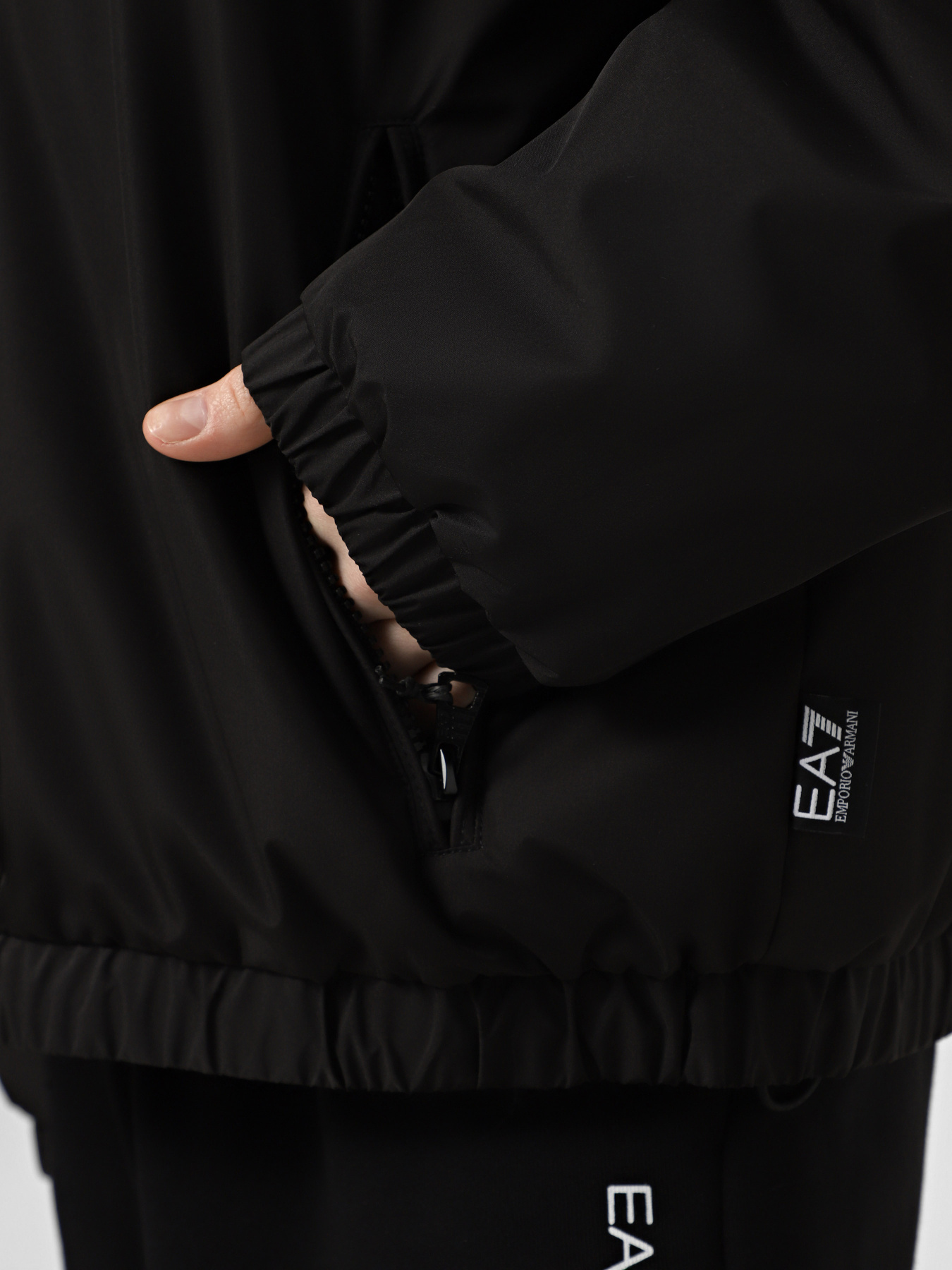 Демісезонна куртка EA7 Logo Series модель 6DUB06-PNE1Z-1200 Фото