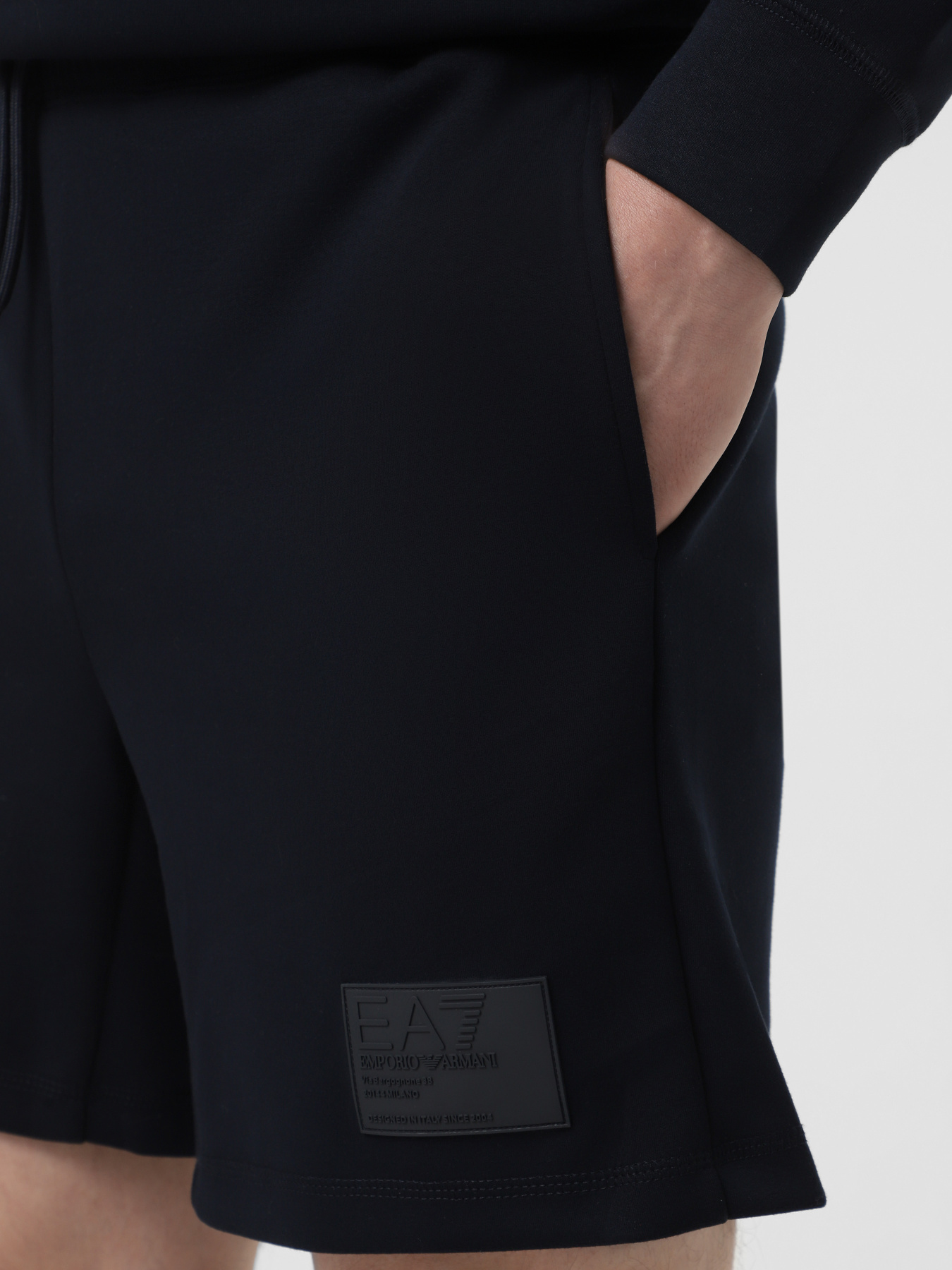 Повсякденні шорти EA7 Core Identity модель 7X000019-AF13790-UB102 Фото