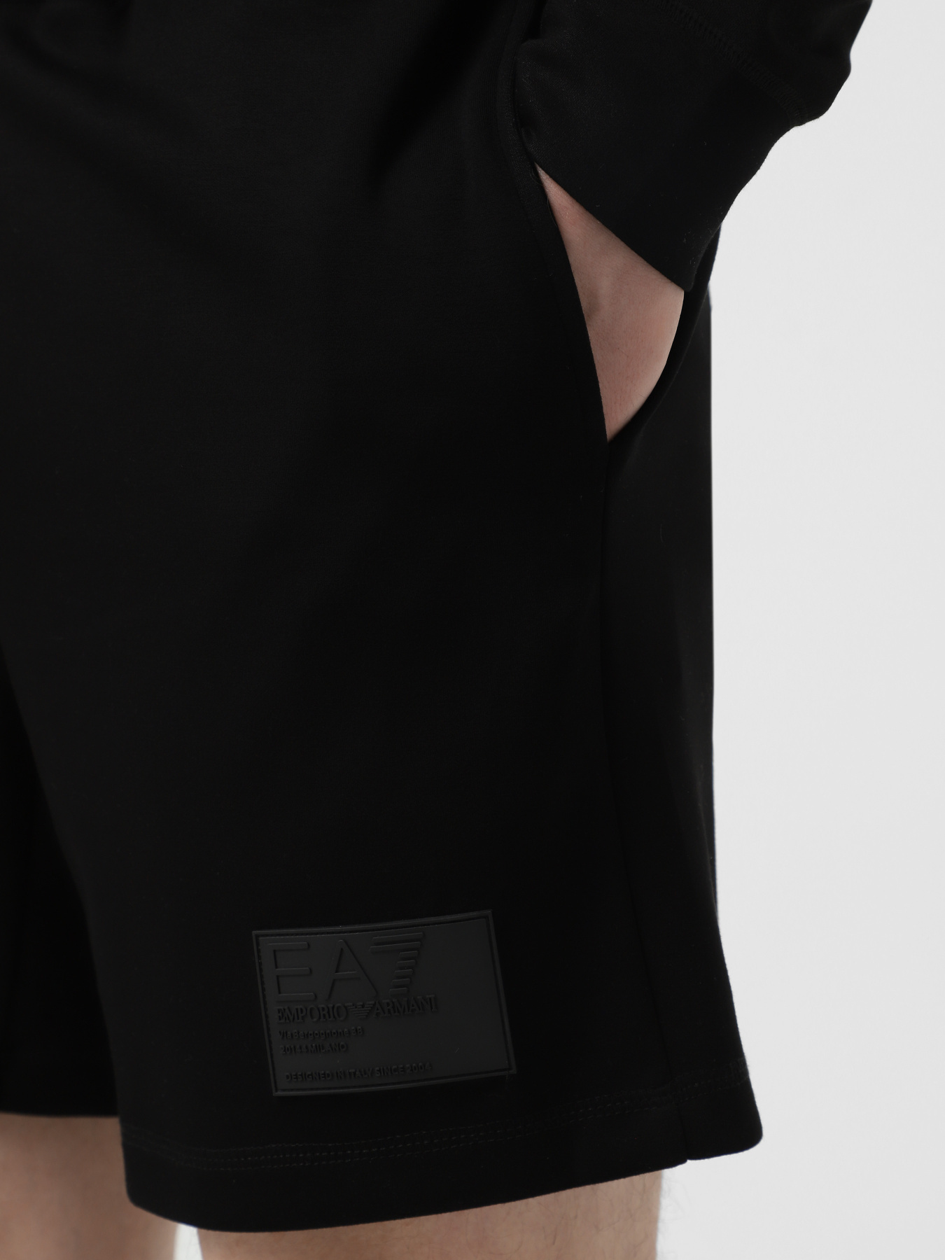 Шорти EA7 Core Identity модель 7X000019-AF13790-UC001 Фото