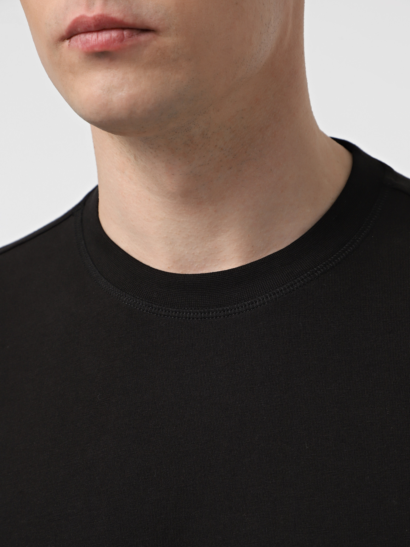 Футболка EA7 7.Cuore модель 7X000036-AF13243-FC138 Фото