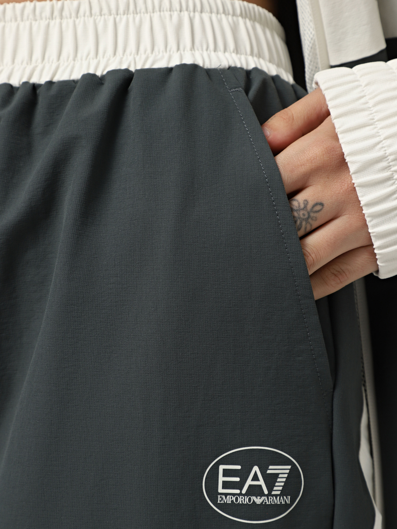 Штаны спортивные EA7 Golf Pro модель 7X000105-AF13387-U8109 Фото