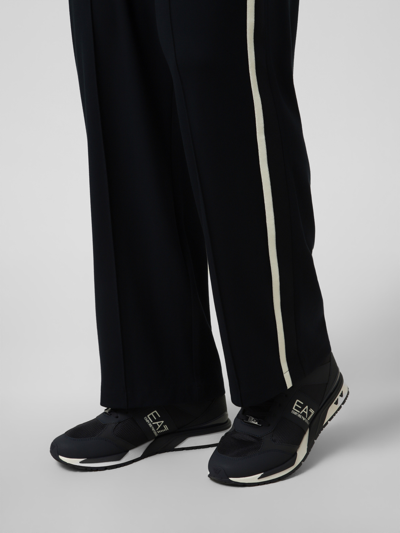 Кросівки повсякденні EA7 модель 7X000656-AF13550-MZ069 Фото