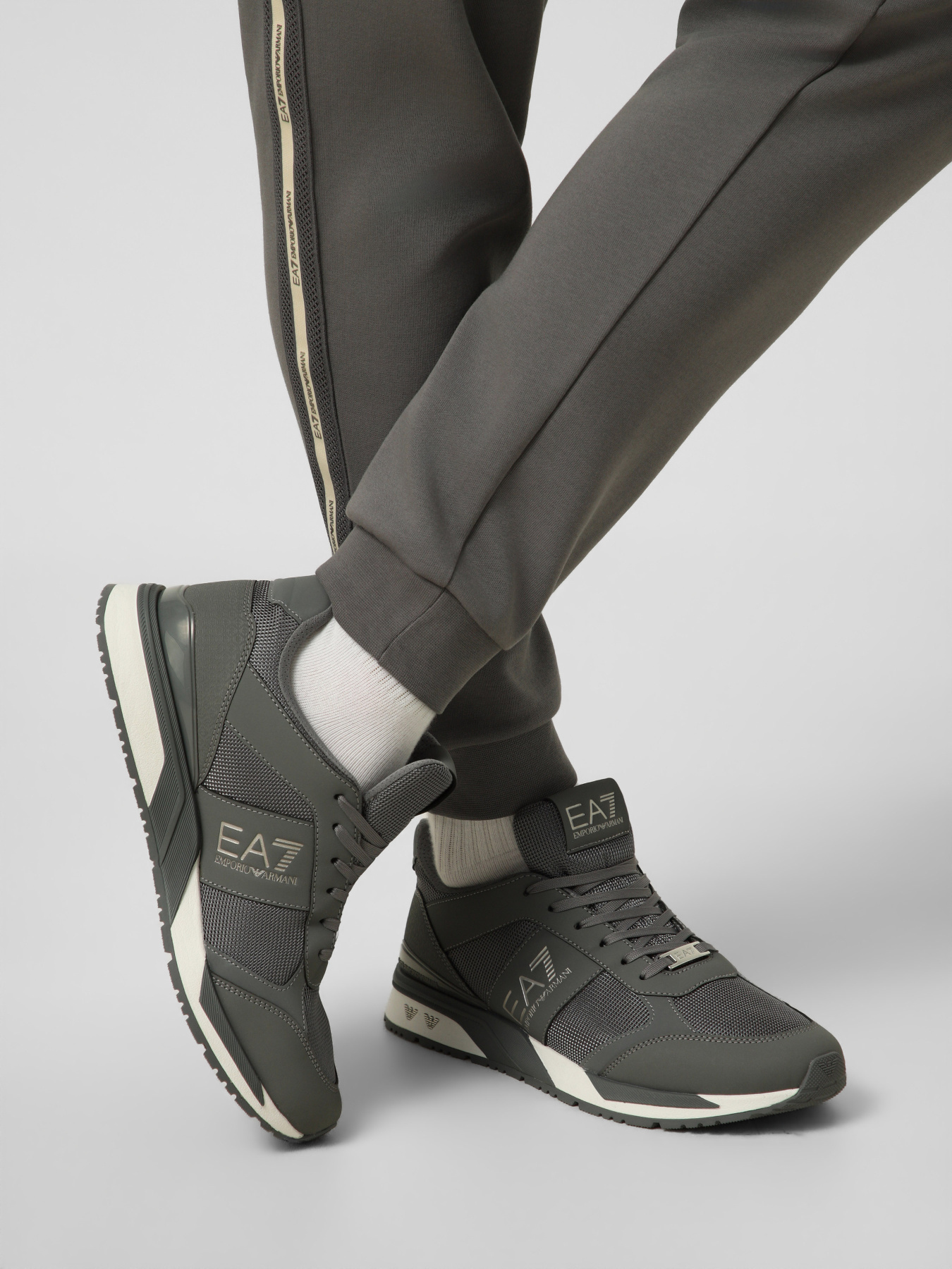 Кросівки повсякденні EA7 модель 7X000656-AF13550-MZ691 Фото