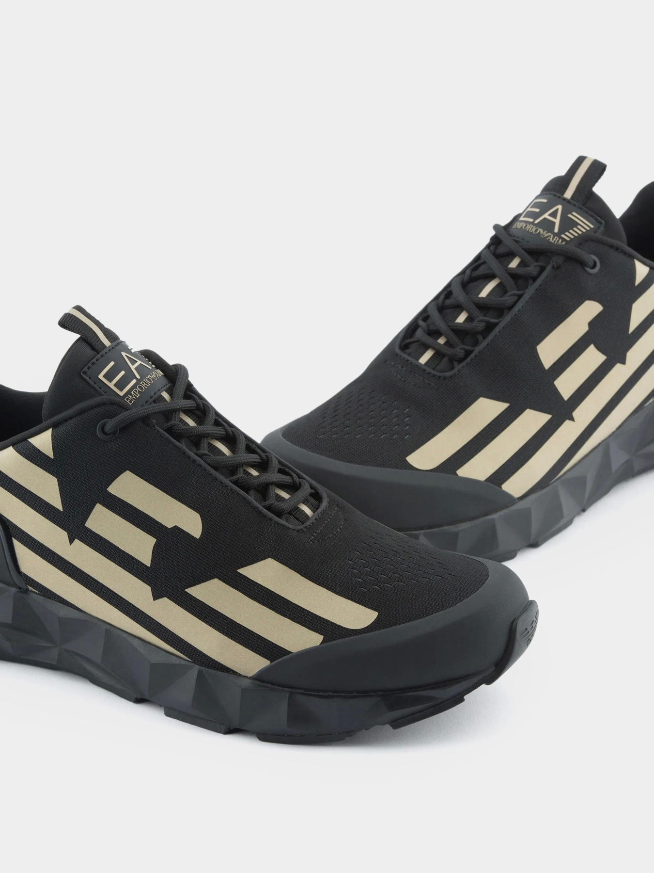 Кроссовки повседневные EA7 модель X8X033-XCC52-R374 Кроссовки повседневные EA7 модель X8X033-XCC52-R374 Фото