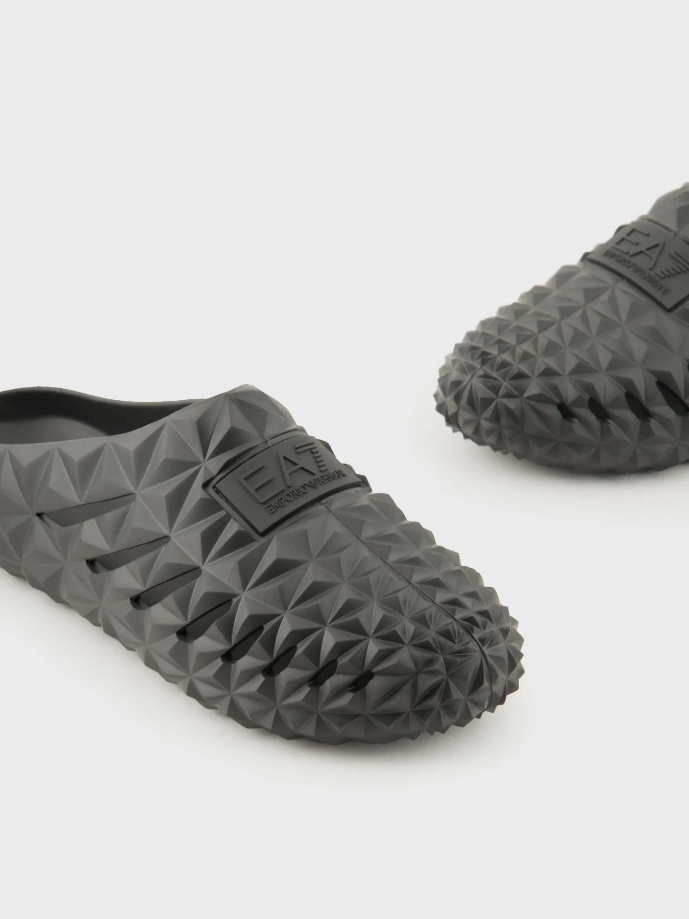 Шлепанцы EA7 модель XBR001-XK385-00002 Фото