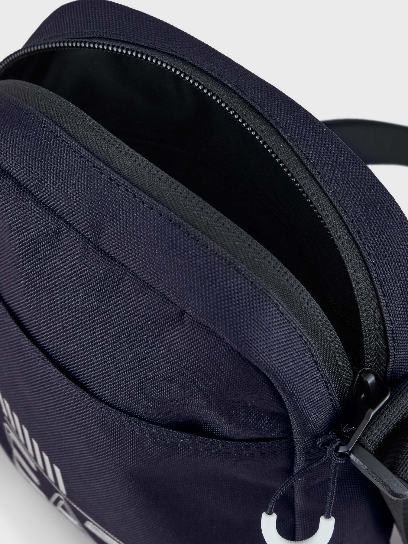 Мессенджер EA7 Core модель 245086-CC940-08138 Фото