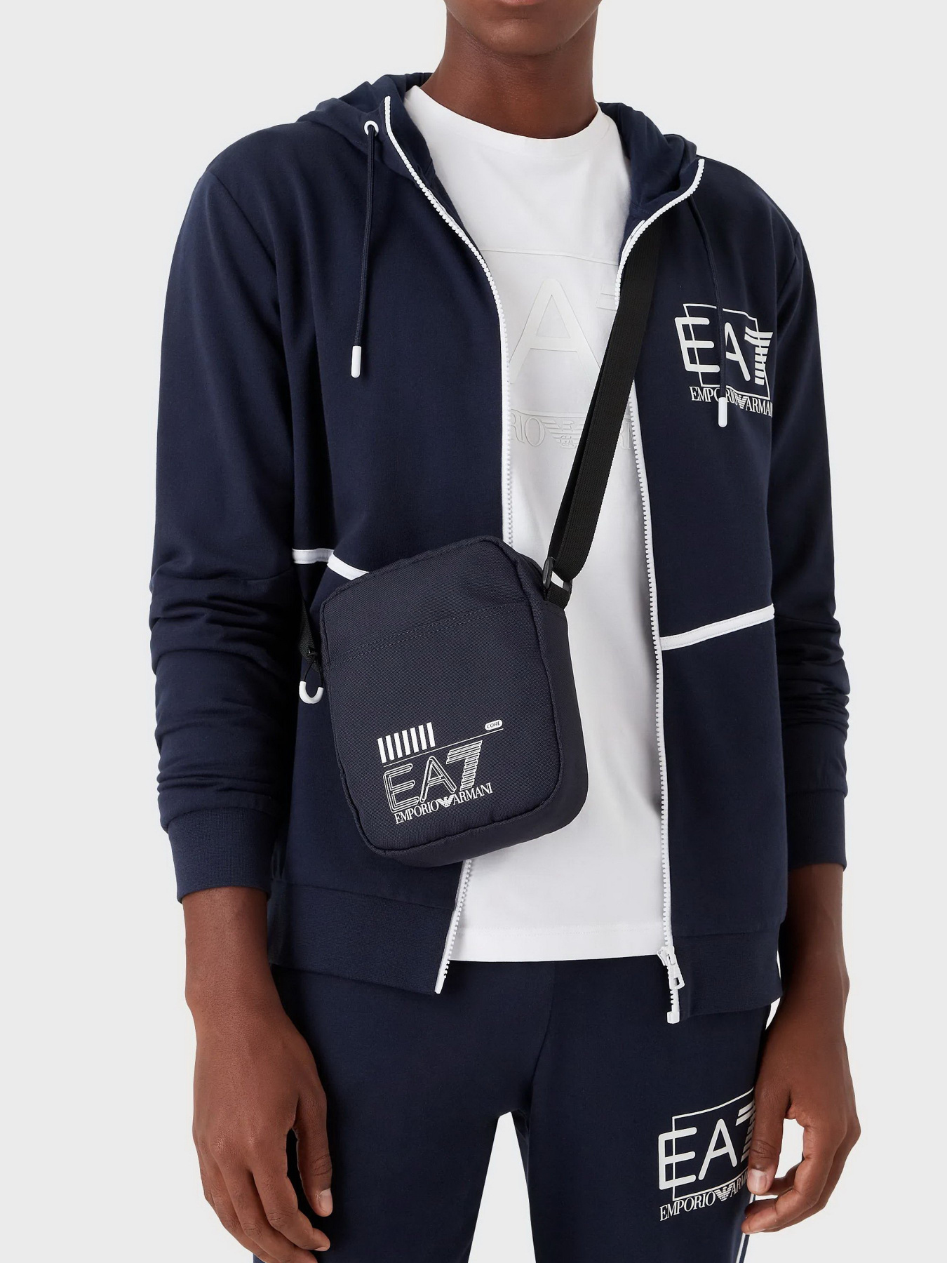 Мессенджер EA7 Core модель 245086-CC940-08138 Фото