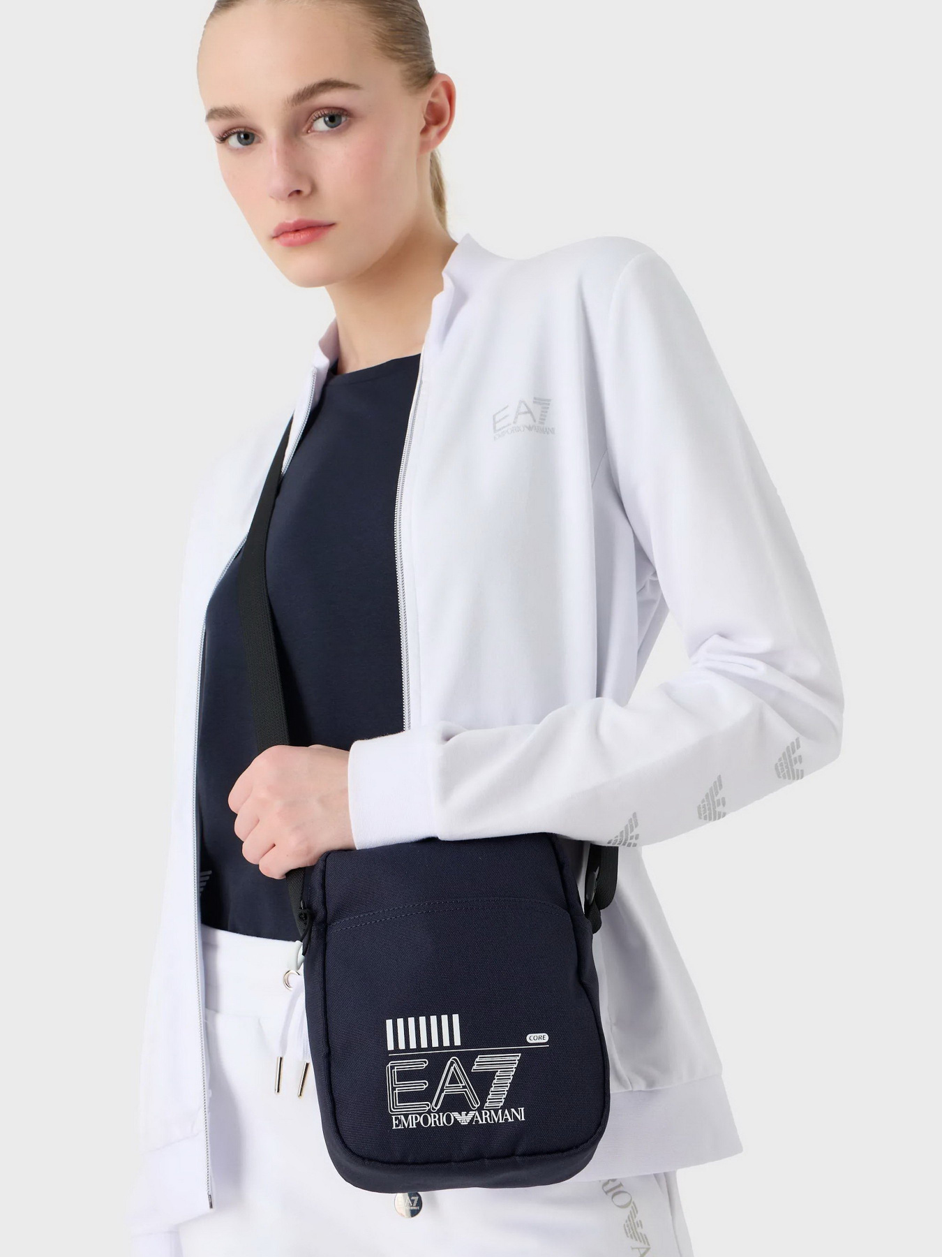 Мессенджер EA7 Core модель 245086-CC940-08138 Мессенджер EA7 Core модель 245086-CC940-08138 Фото