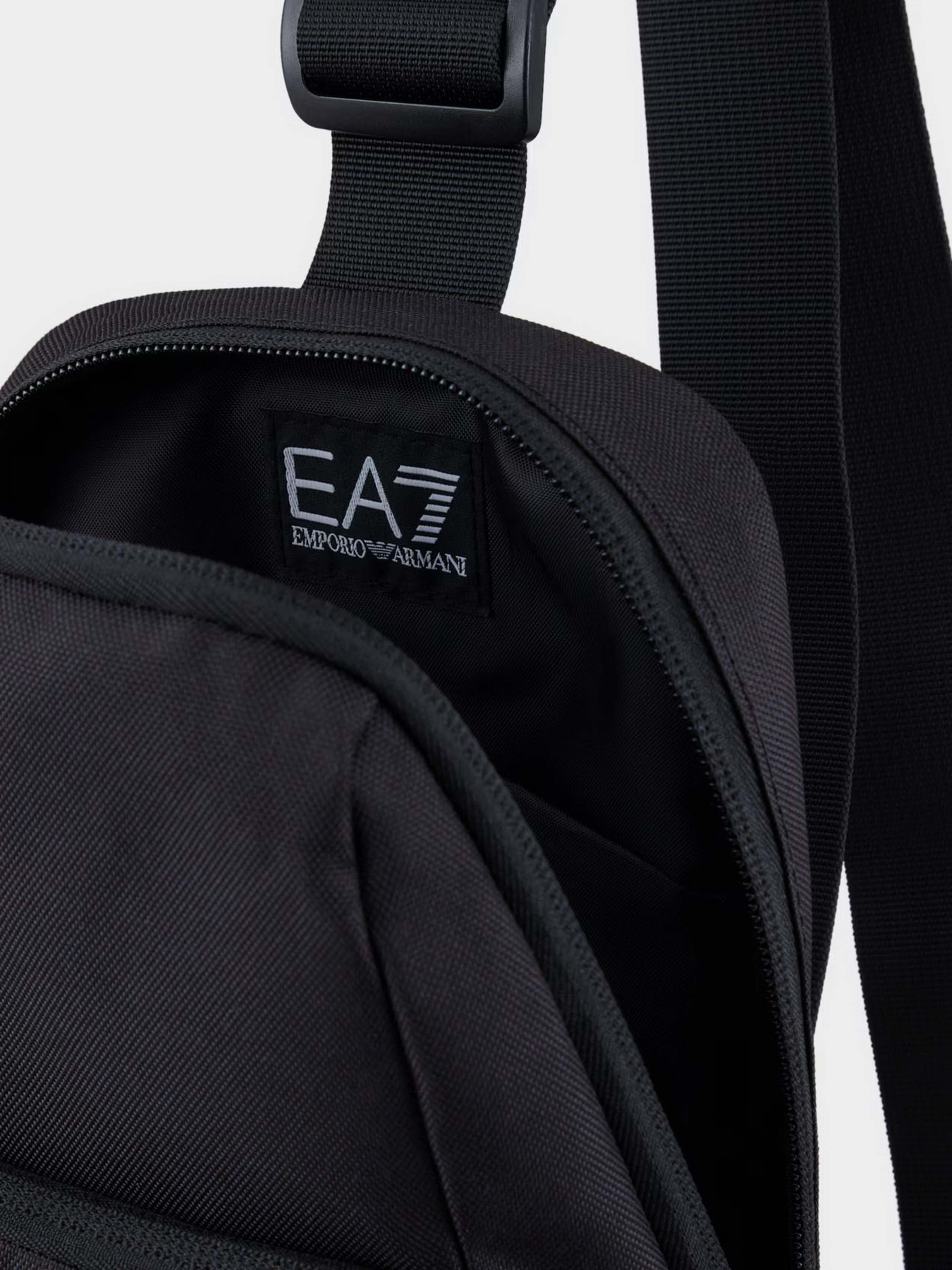 Мессенджер EA7 модель 245087-CC940-26121 Мессенджер EA7 модель 245087-CC940-26121 Фото