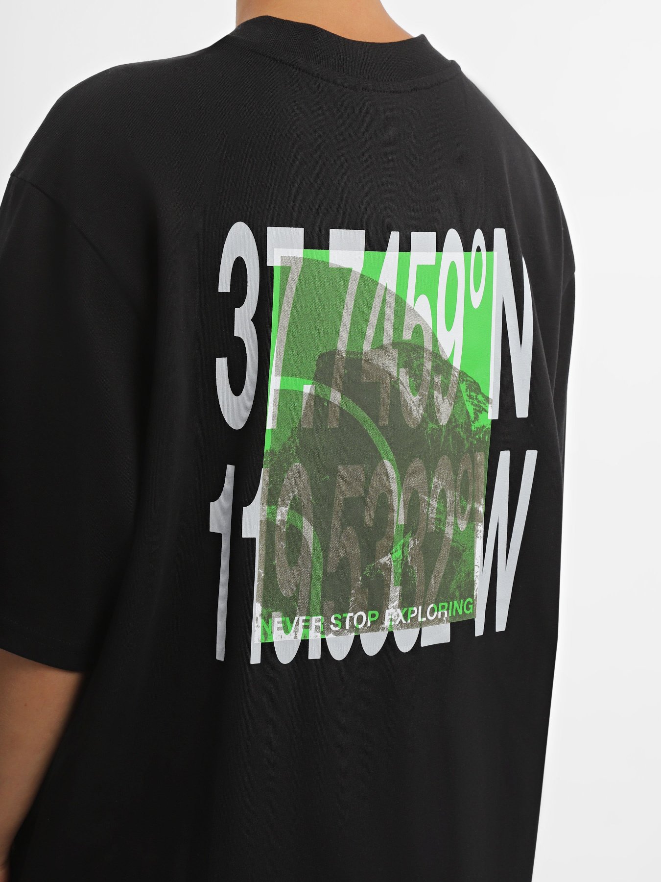 Футболка The North Face Graphic Box Fit модель NF0A8535JK31 Фото