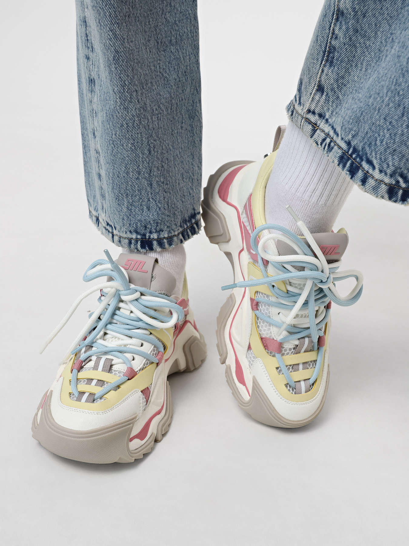 Кросівки повсякденні Steve Madden модель SM19000086 WHT PASTEL Фото