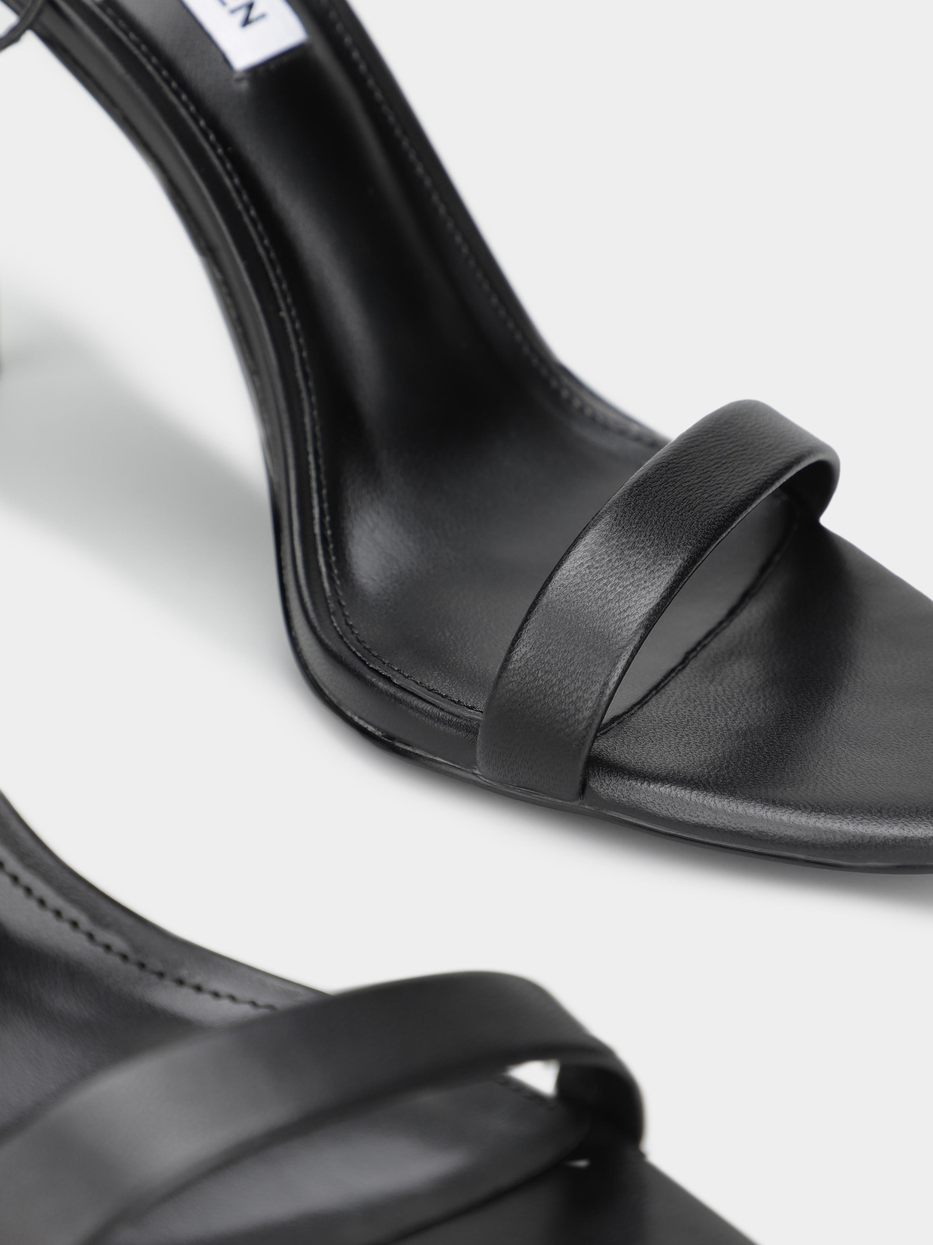 Босоніжки Steve Madden модель SM11002956 BLACK LEATHER Фото