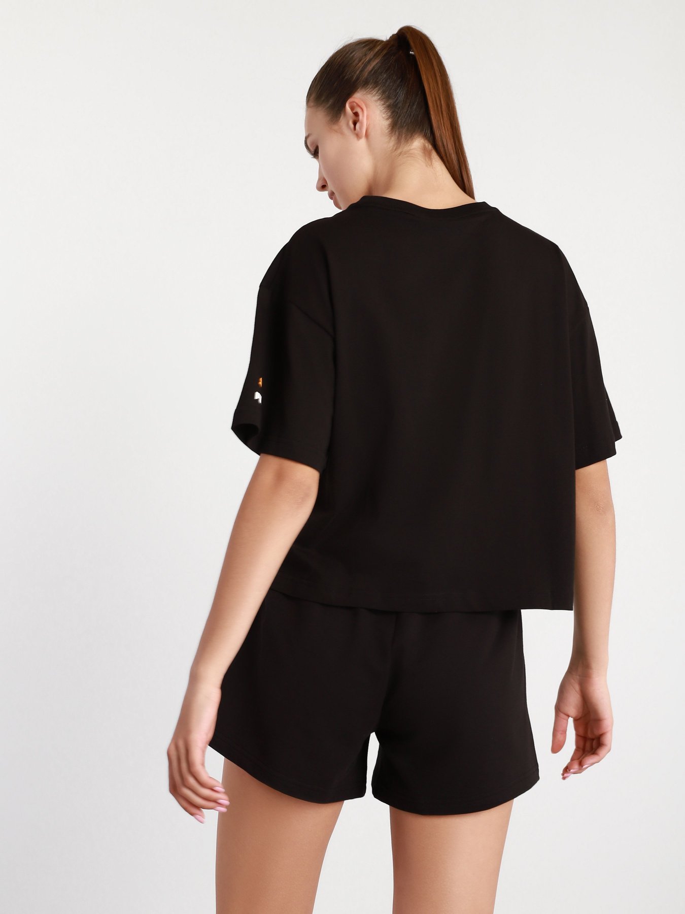 Футболки и поло PUMA ELEVATE Graphic Tee Wns модель 53108051 Фото