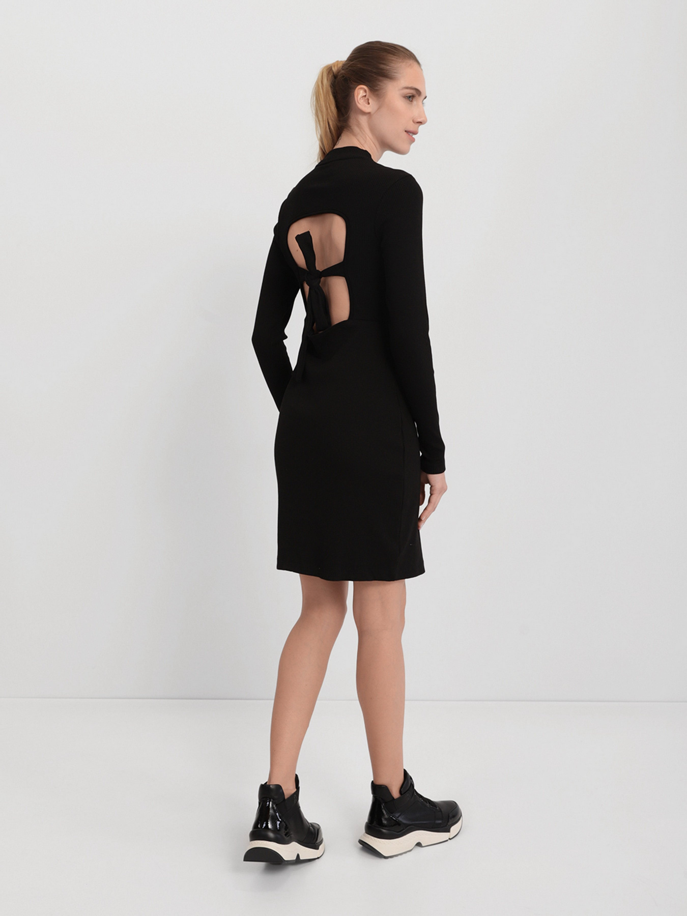Платье мини PUMA Classics Ribbed LS Dress модель 53430401 Фото