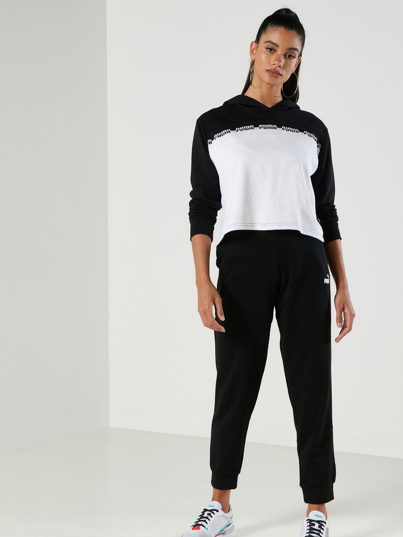 Худи PUMA AMPLIFIED CROPPED модель 58590901 Фото