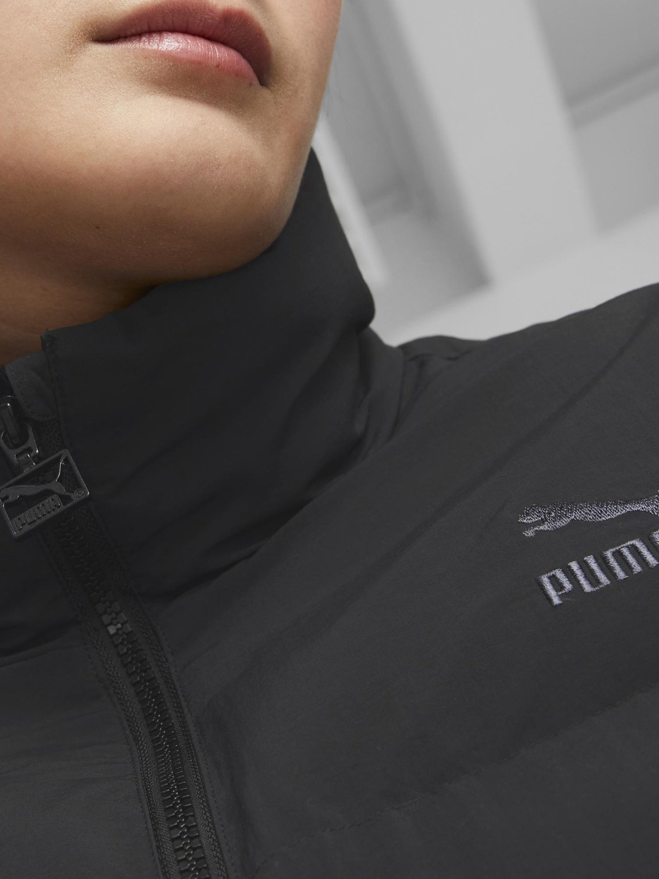 Демисезонная куртка PUMA Classics Oversized модель 53557401 Фото