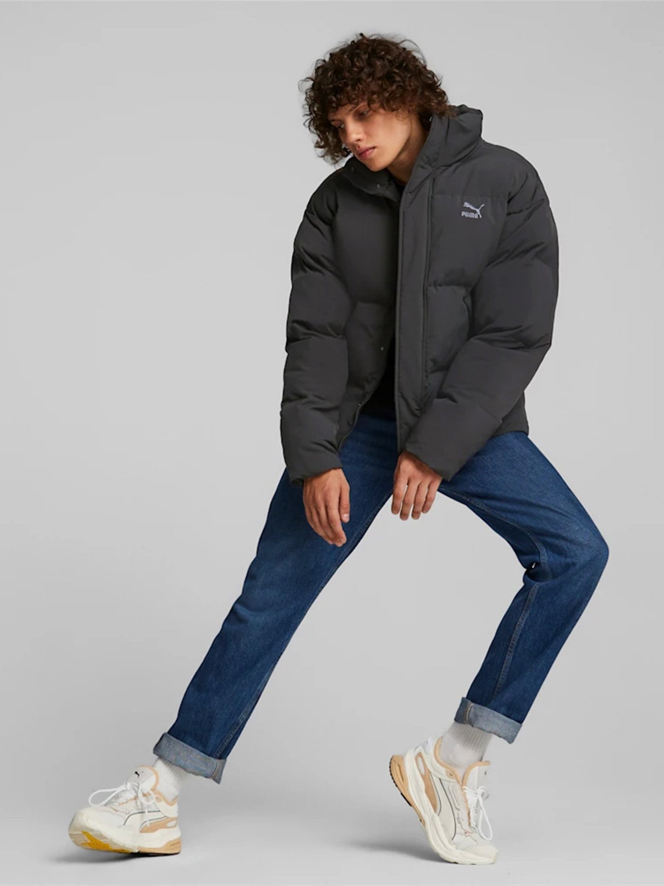 Зимняя куртка PUMA Classics Oversized Puffer модель 53557301 Фото