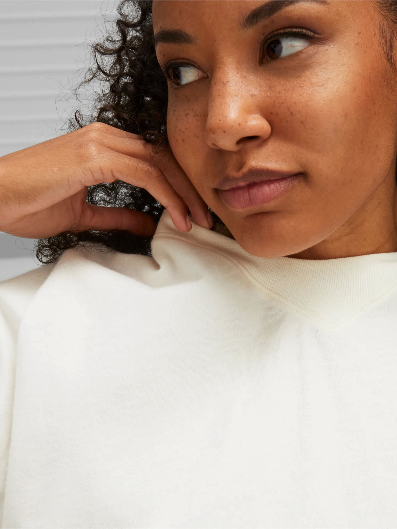 Футболка PUMA Classics модель 53805299 Фото