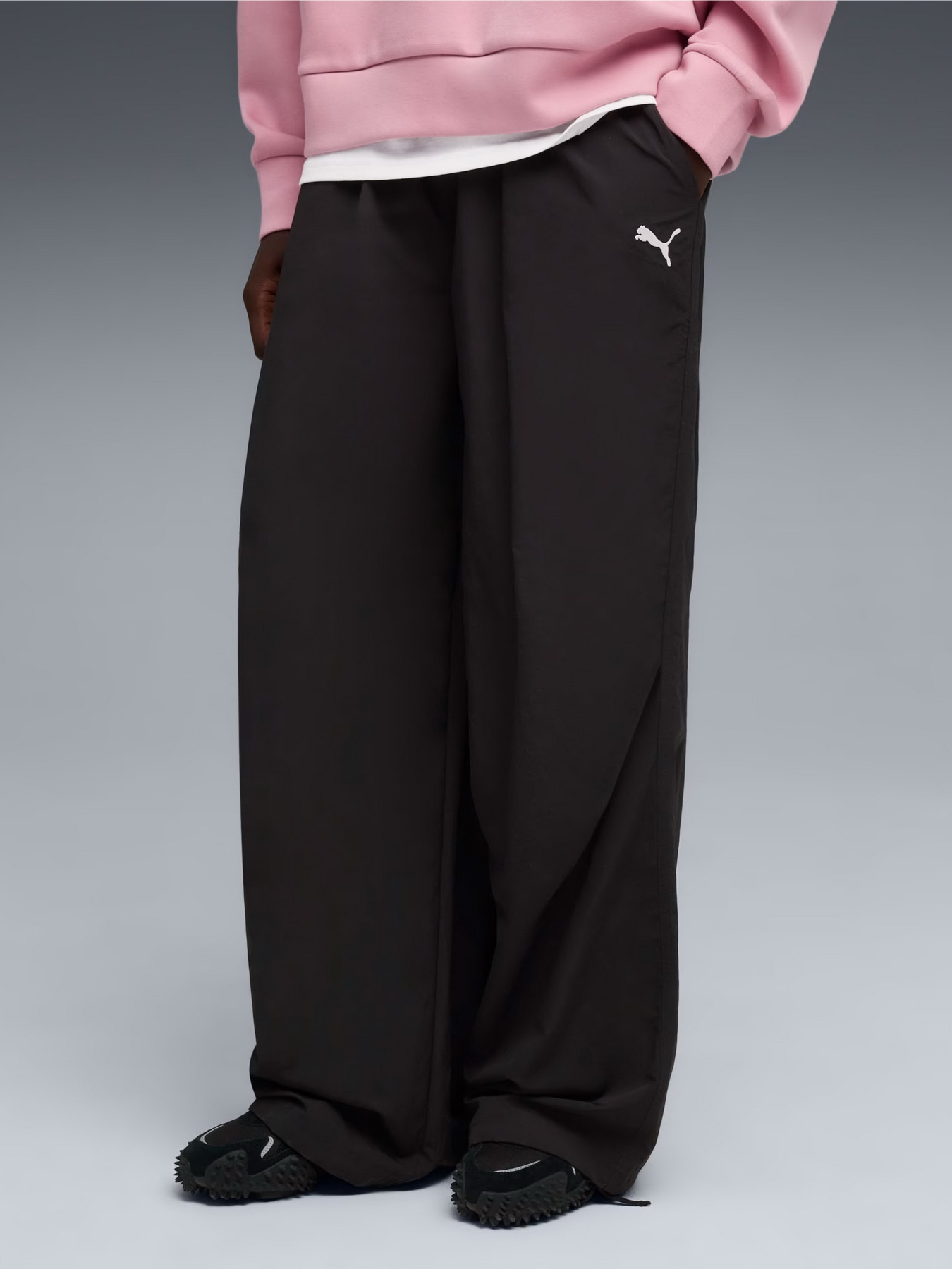 Штани спортивні PUMA Wardrobe Essentials Oversized Parachute Pants модель 63206801 Фото